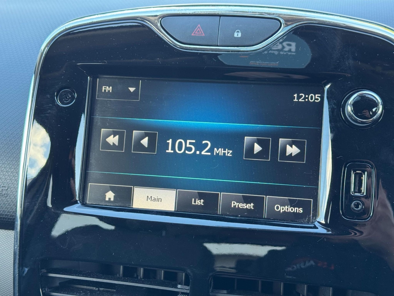 Used Renault Clio 2014 for sale - 76372166: Photo 26