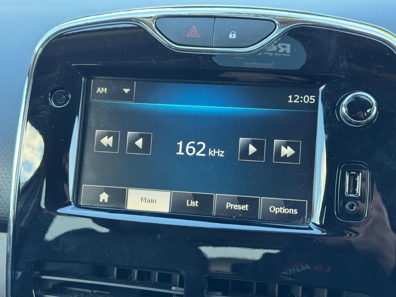 Used Renault Clio 2014 for sale - 76372166: Photo 27