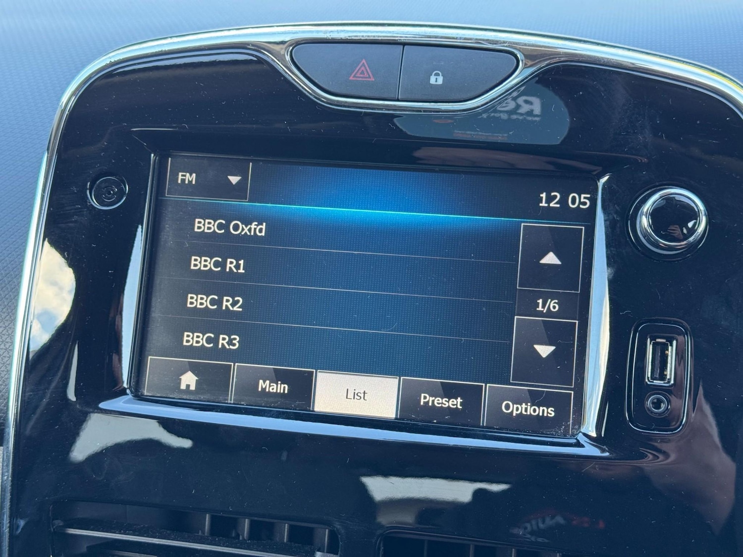 Used Renault Clio 2014 for sale - 76372166: Photo 28