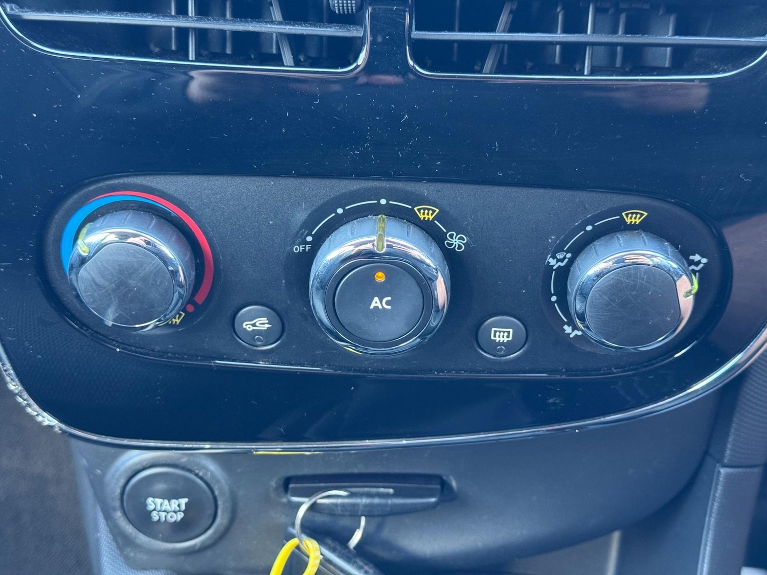 Used Renault Clio 2014 for sale - 76372166: Photo 33