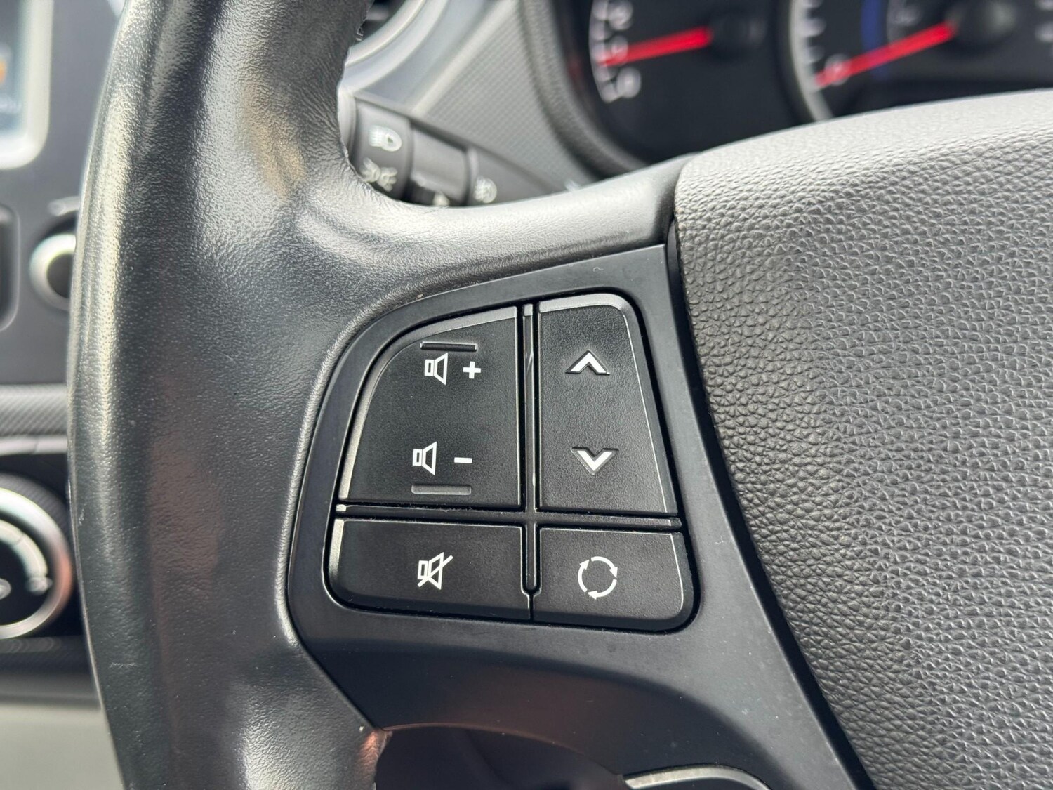 Used Hyundai i10 2018 for sale - 78205923: Photo 46