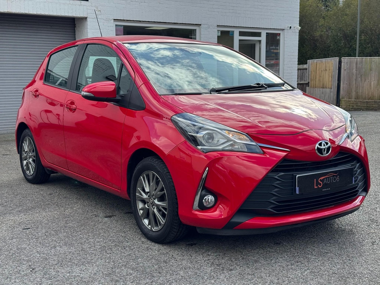 Used Toyota Yaris 2020 for sale - 78021113: Photo 2