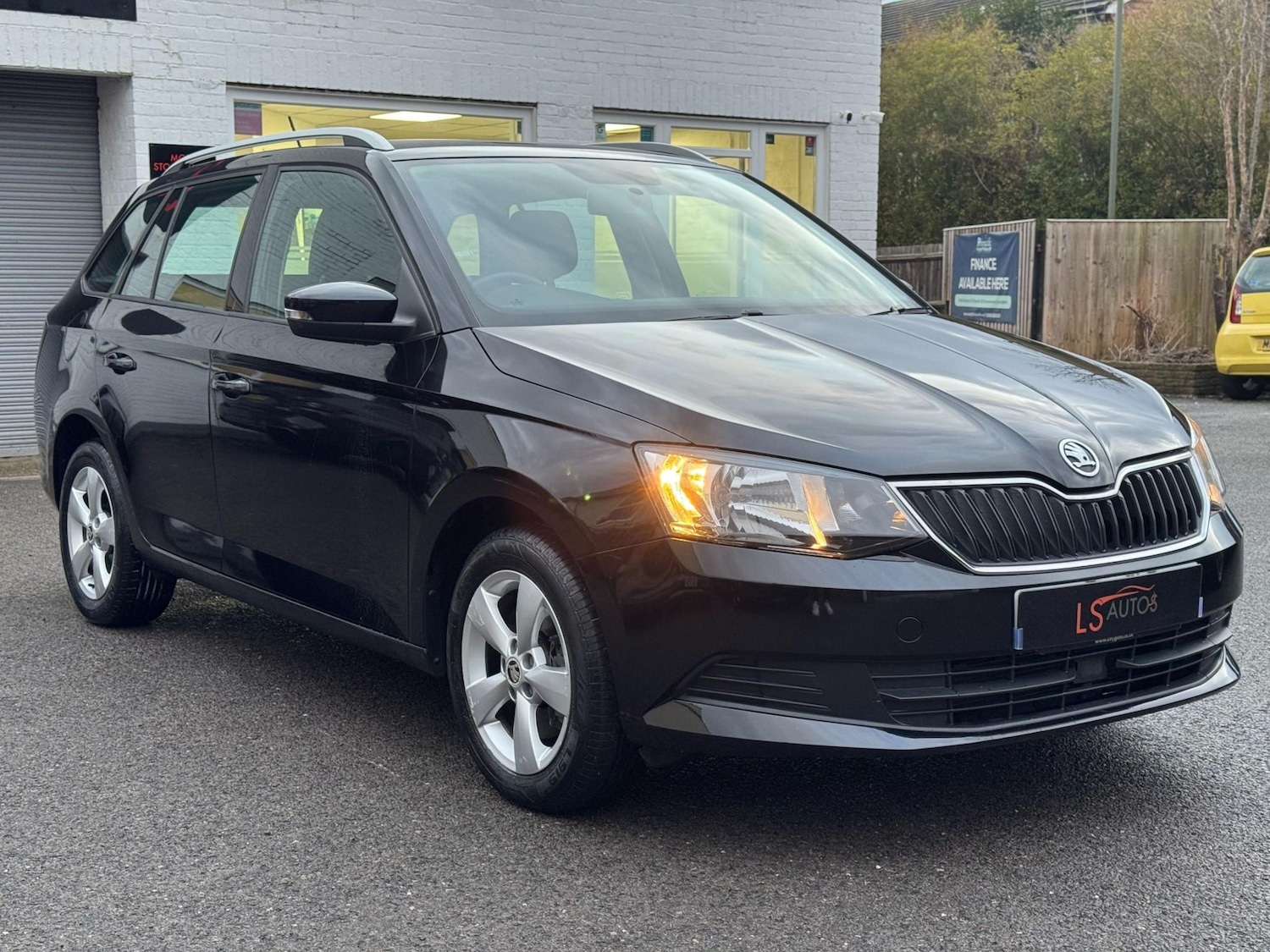 Used Skoda Fabia 2015 for sale - 77849091: Photo 2