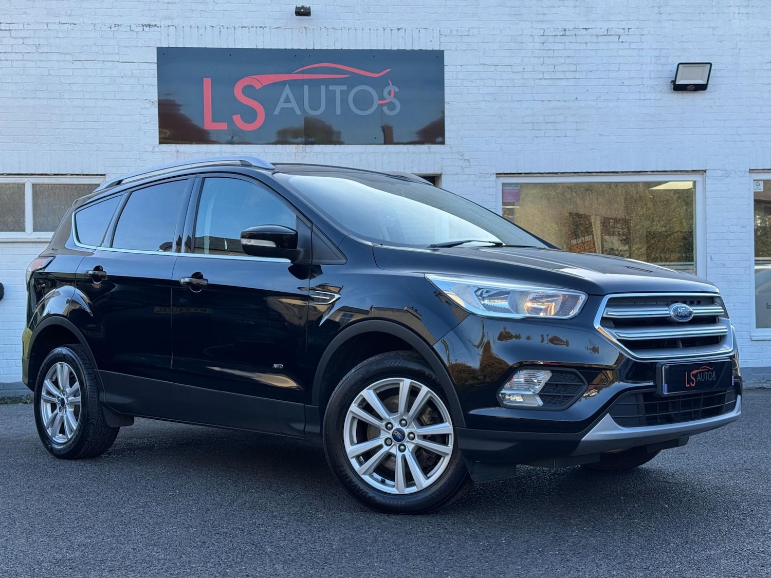 Used Ford Kuga 2017 for sale - 76716047: Photo 1