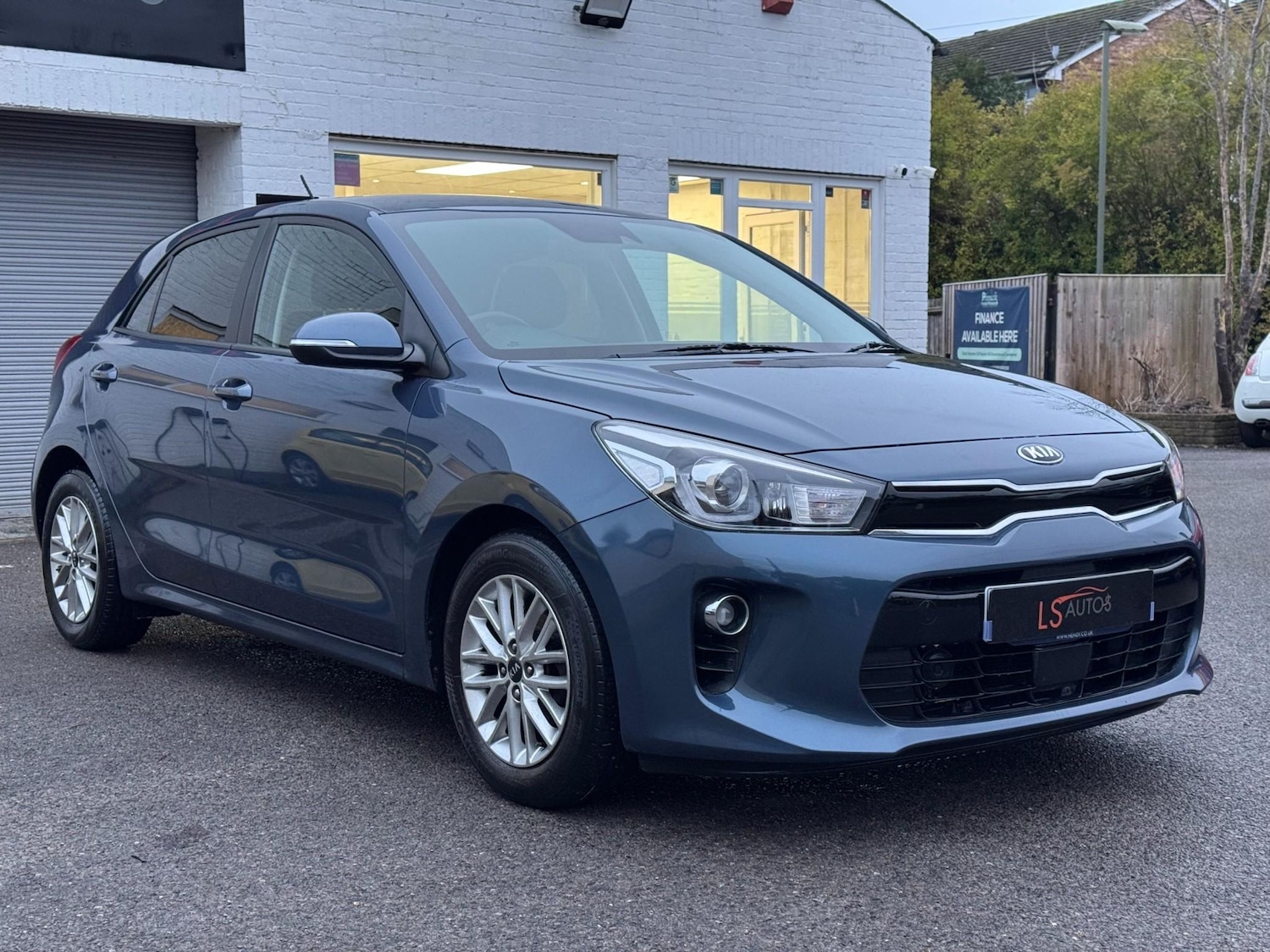 Used Kia Rio 2018 for sale - 76840332: Photo 2