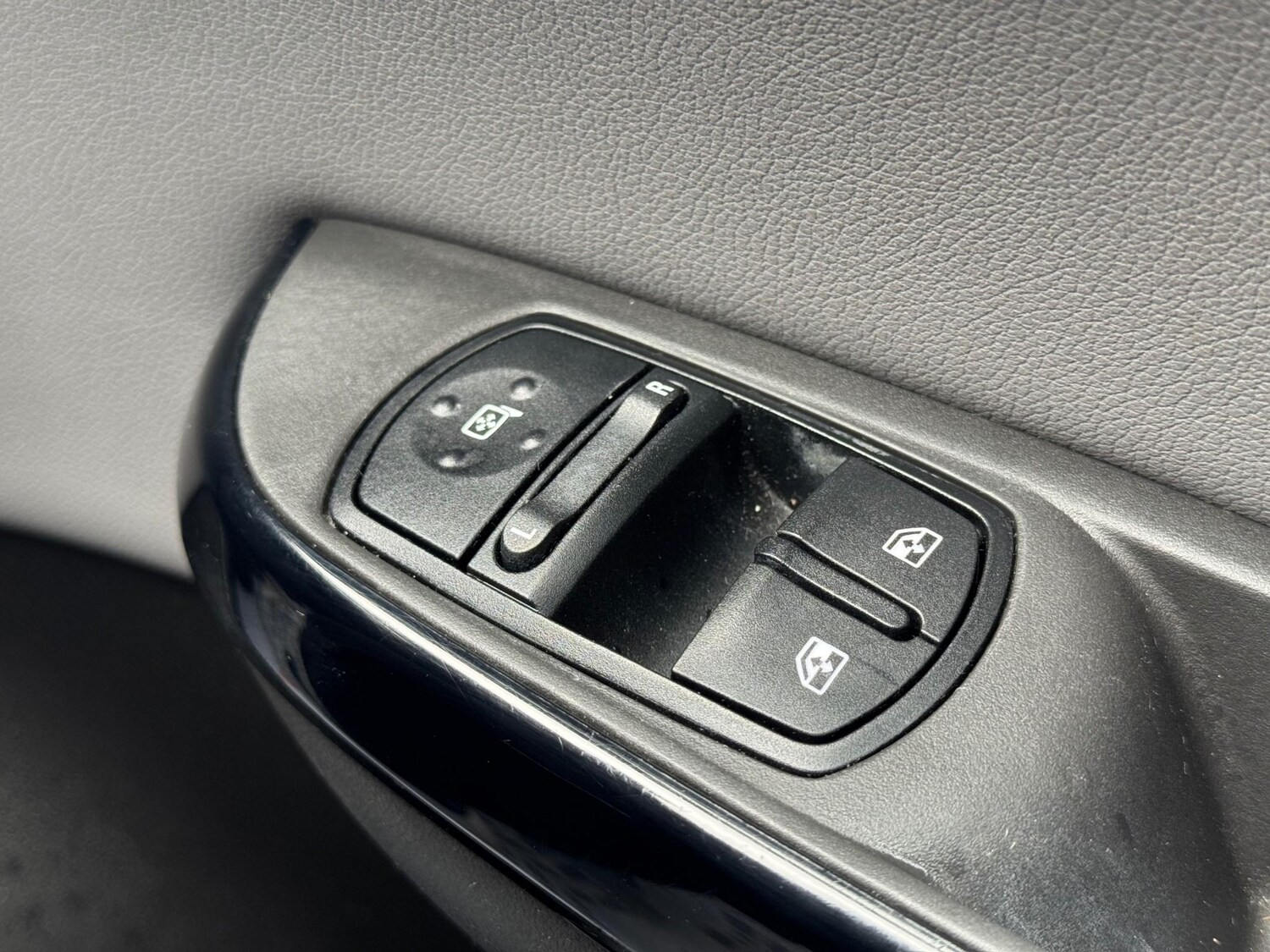 Used Vauxhall Corsa 2015 for sale - 77462915: Photo 44