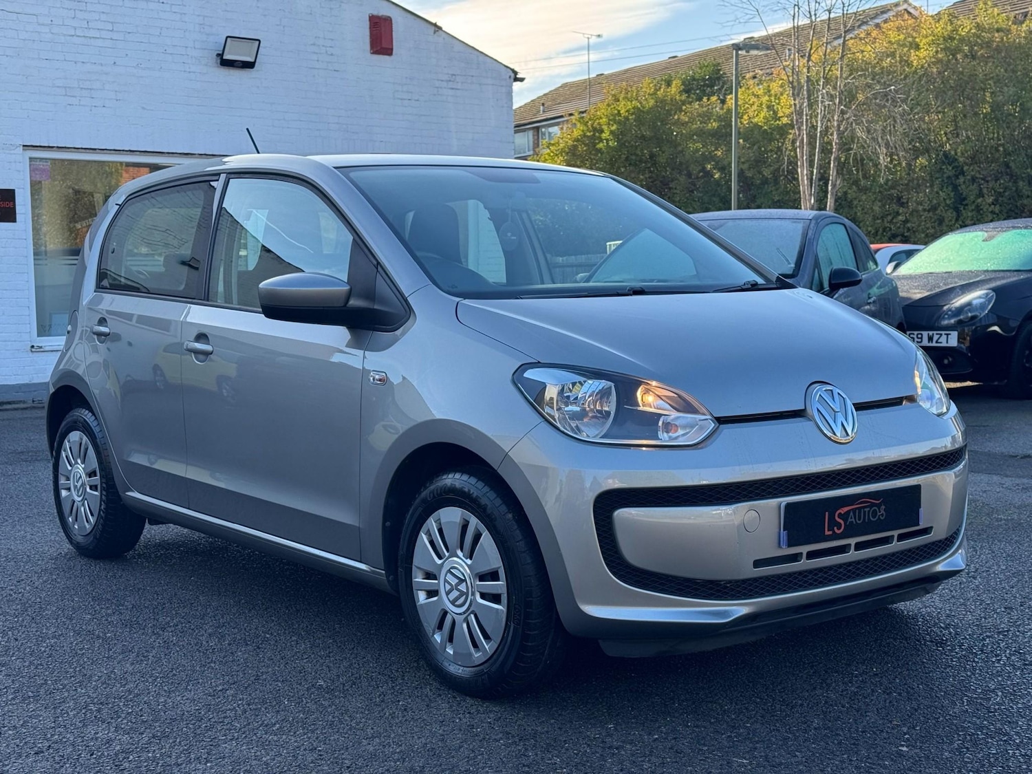 Used Volkswagen up! 2015 for sale - 76716048: Photo 2