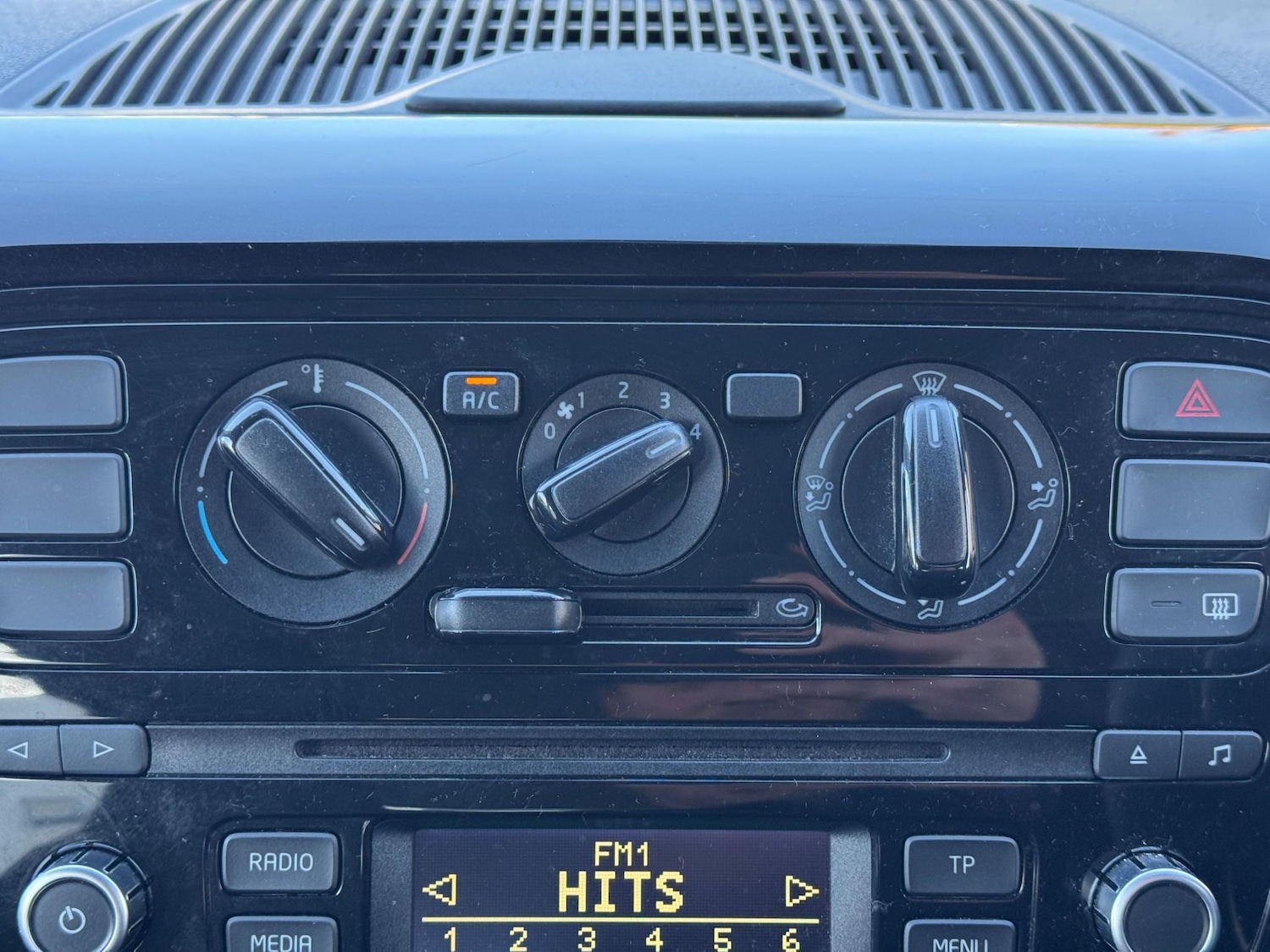 Used Volkswagen up! 2015 for sale - 76716048: Photo 26