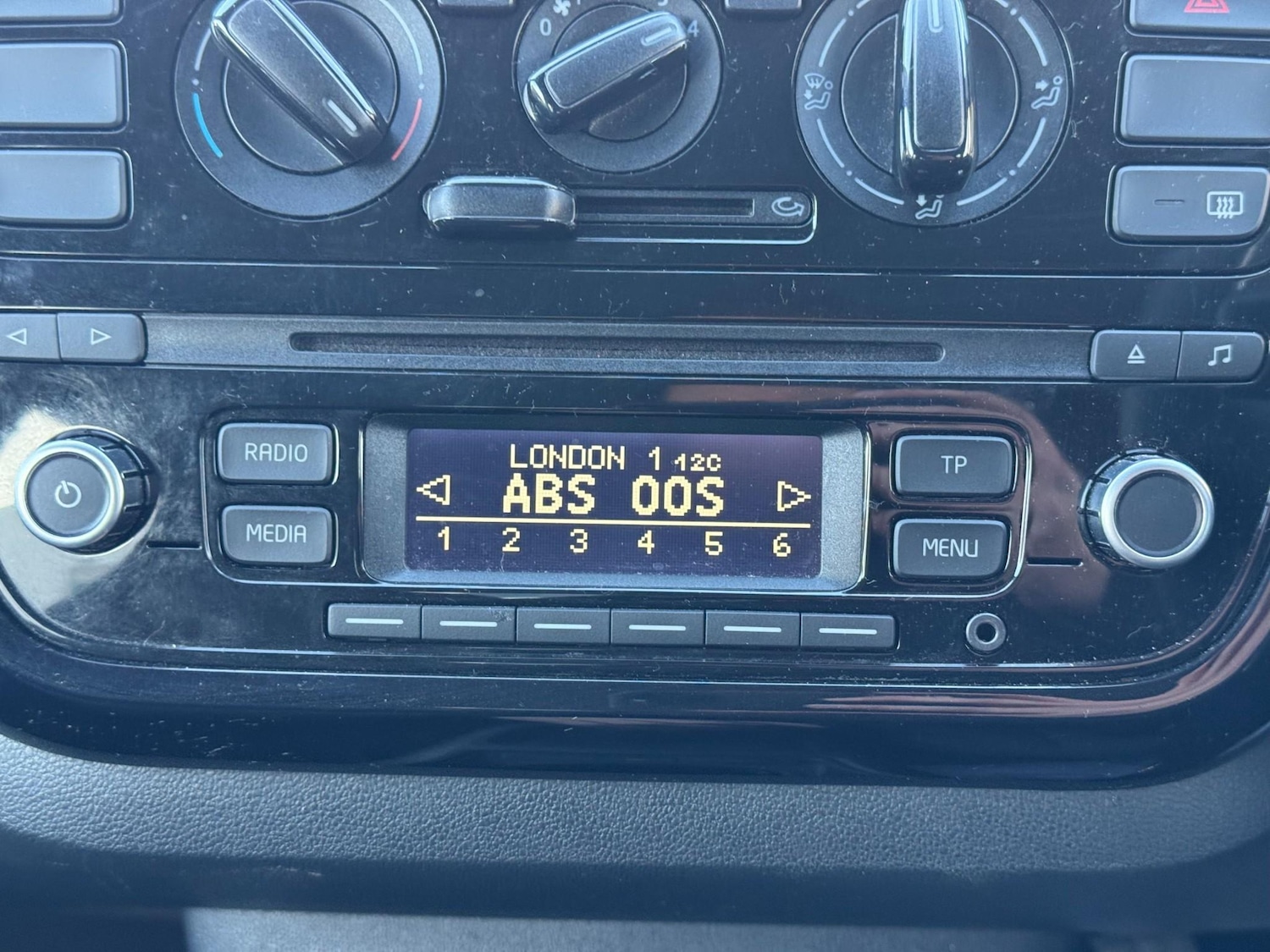 Used Volkswagen up! 2015 for sale - 76716048: Photo 29