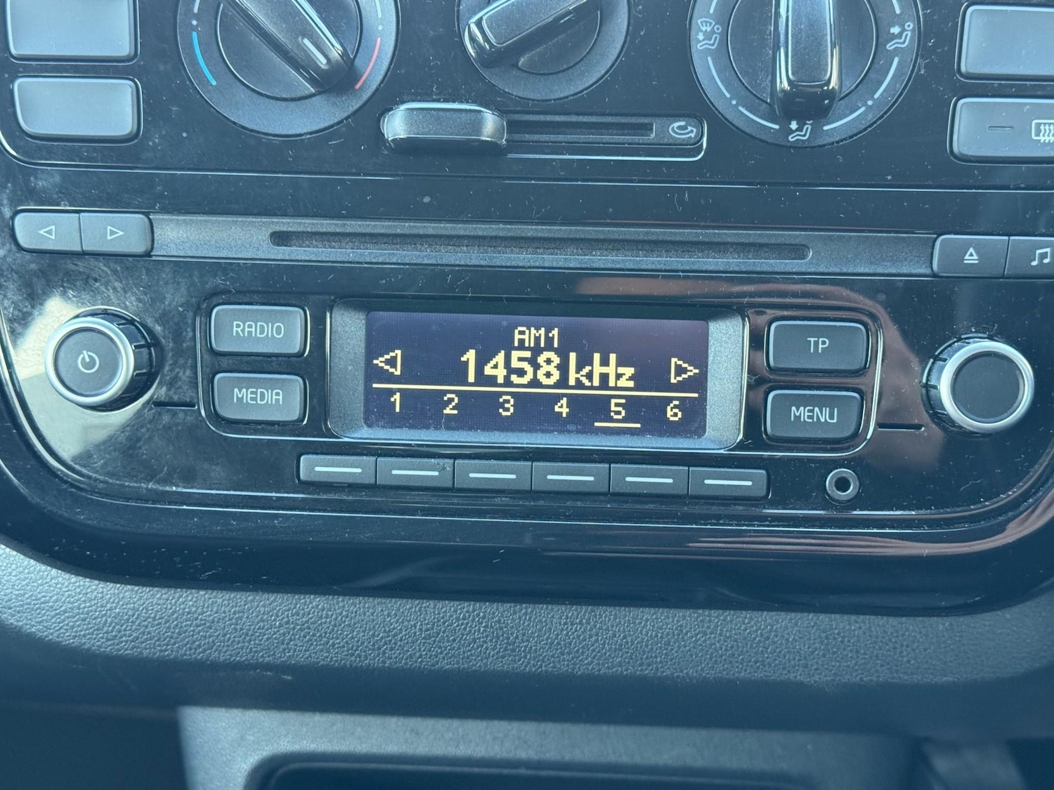 Used Volkswagen up! 2015 for sale - 76716048: Photo 30