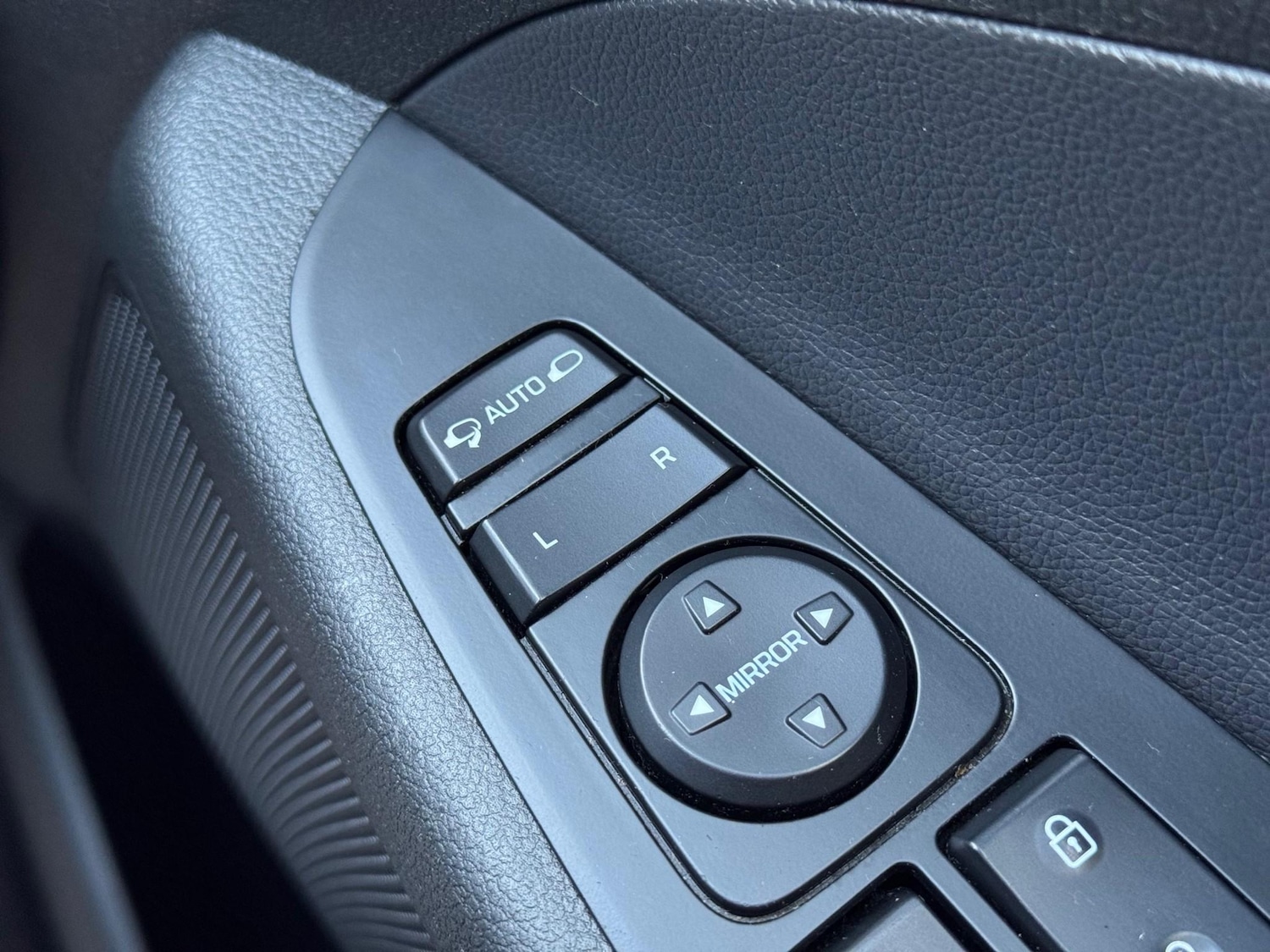 Used Hyundai TUCSON 2017 for sale - 77200661: Photo 45