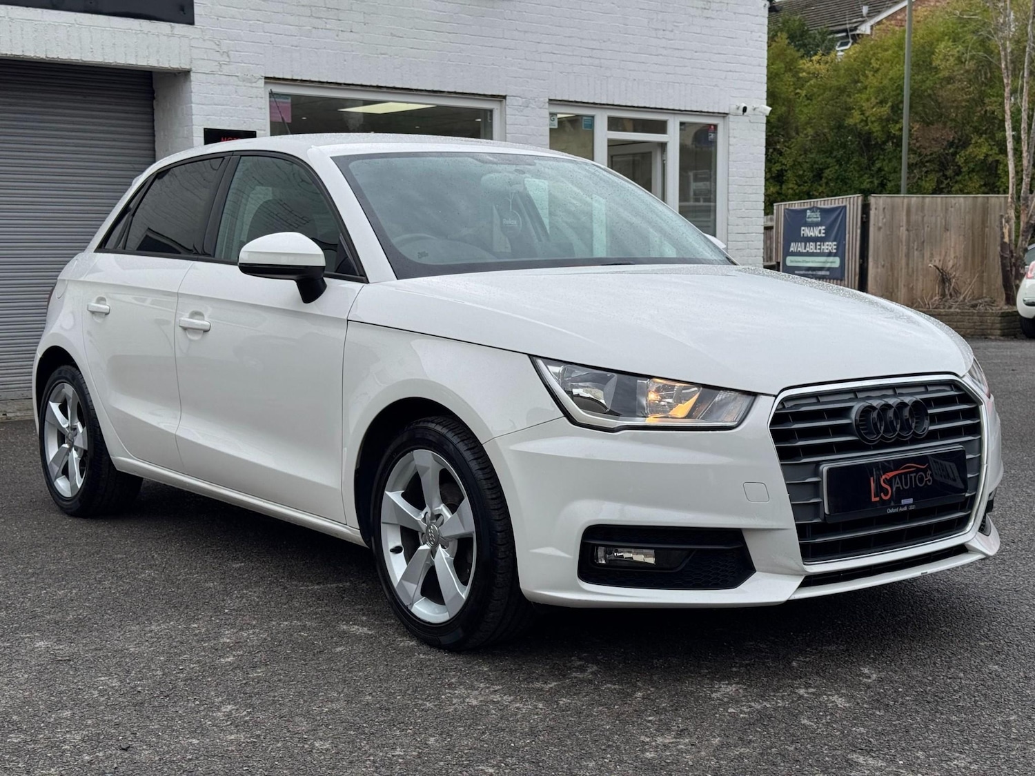 Used Audi A1 2017 for sale - 76480569: Photo 2