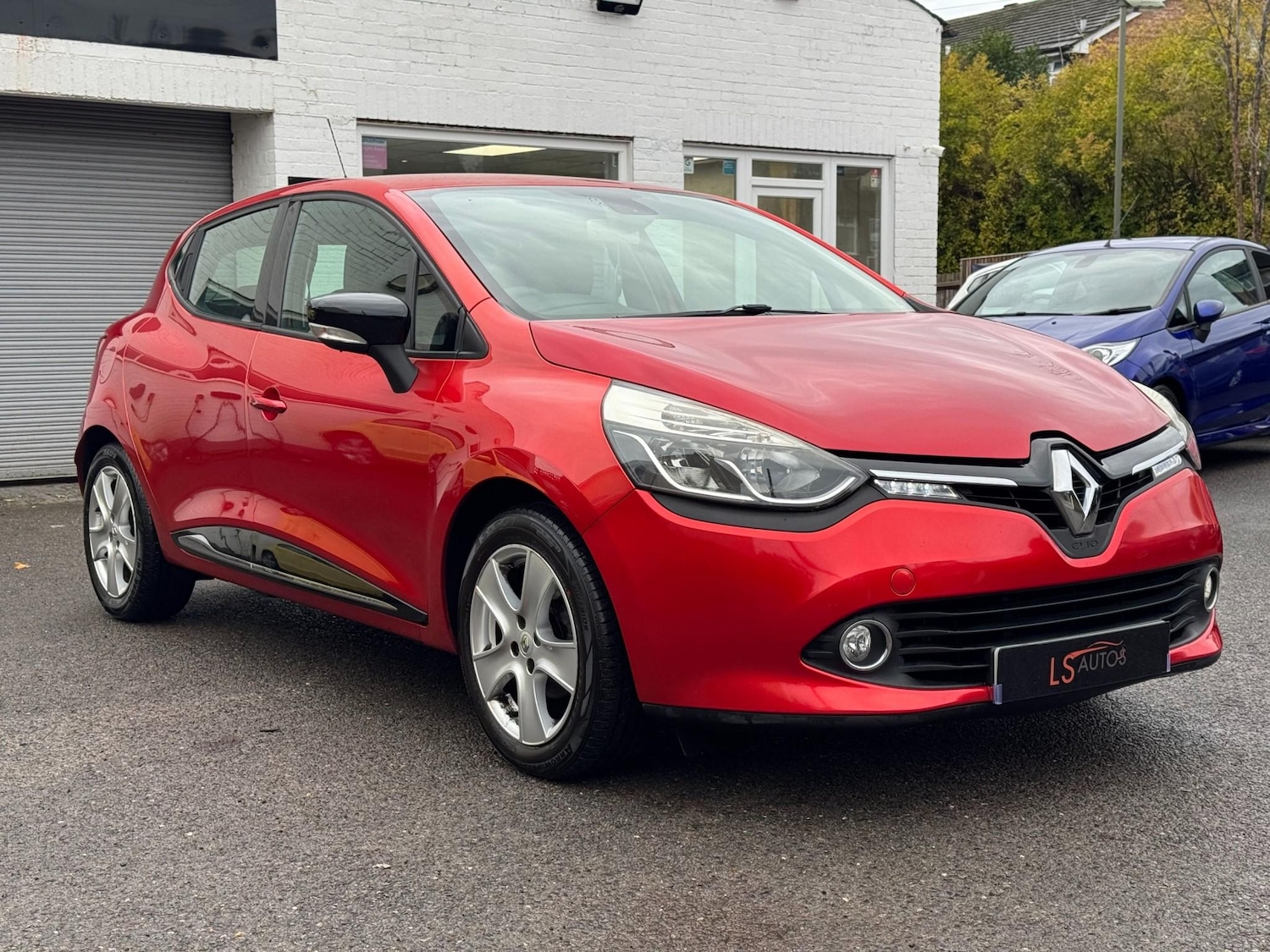 Used Renault Clio 2014 for sale - 76887879: Photo 2
