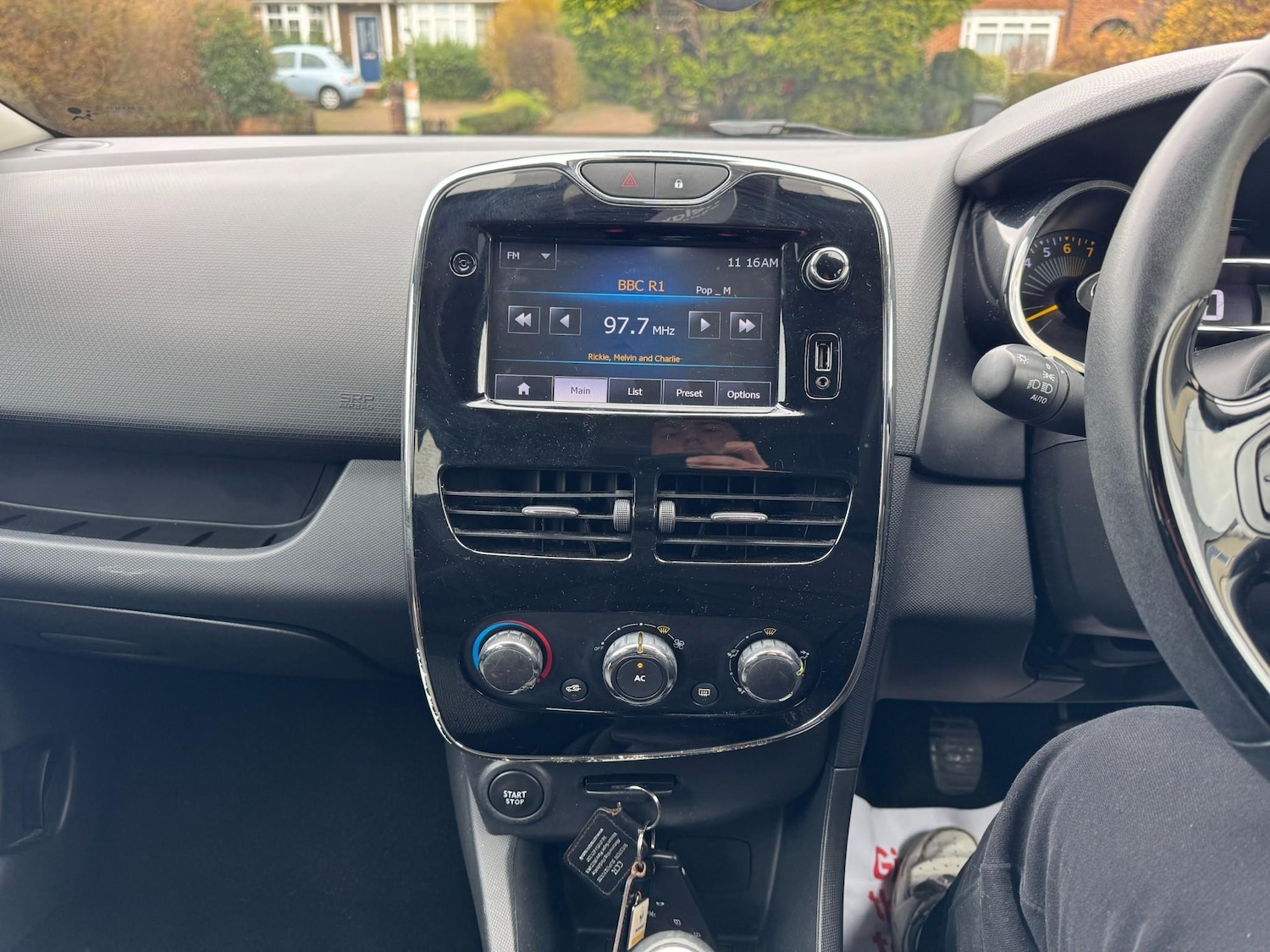 Used Renault Clio 2014 for sale - 76887879: Photo 23