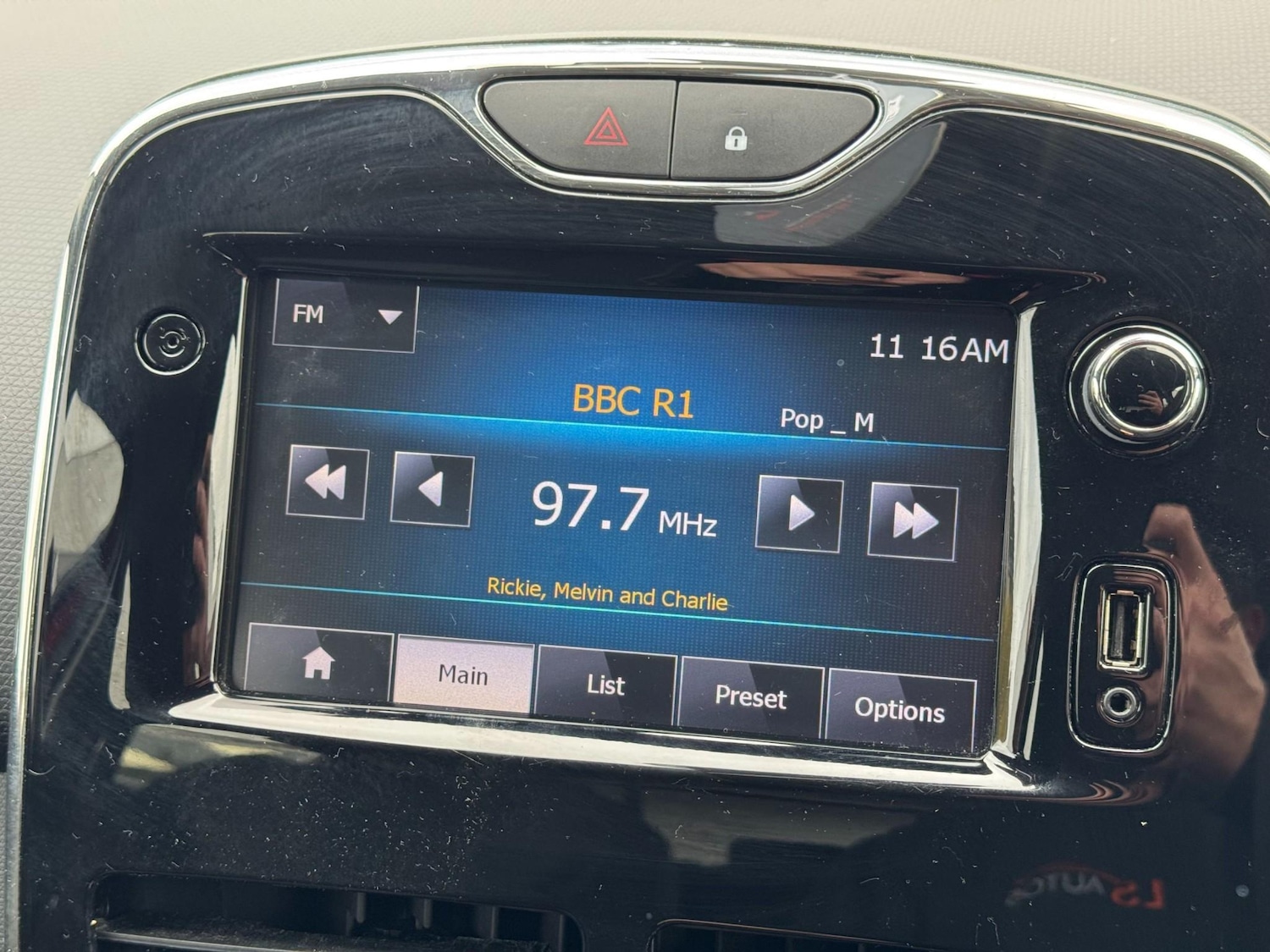 Used Renault Clio 2014 for sale - 76887879: Photo 25