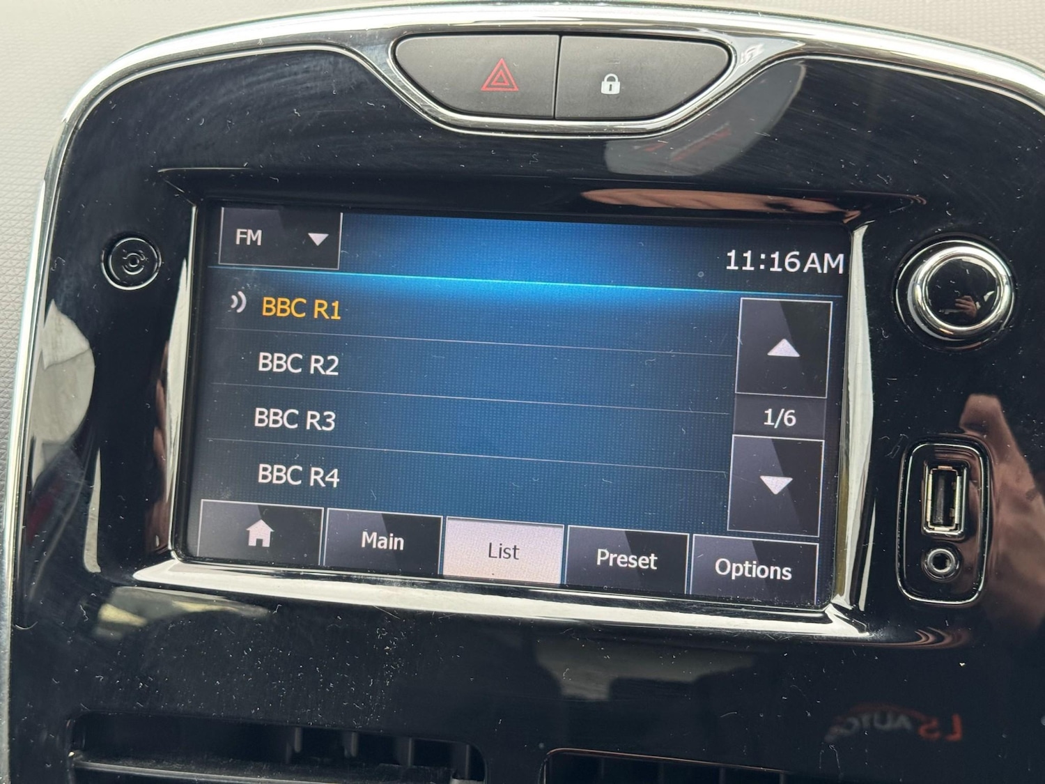 Used Renault Clio 2014 for sale - 76887879: Photo 27