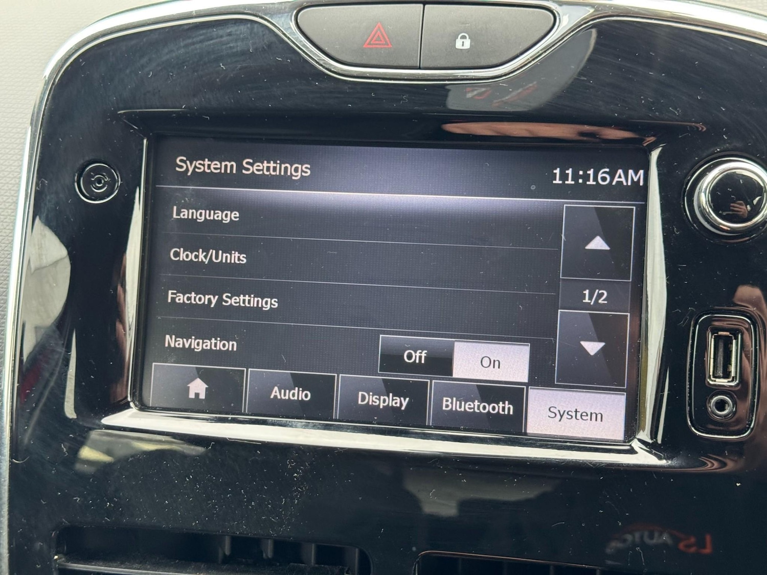 Used Renault Clio 2014 for sale - 76887879: Photo 32