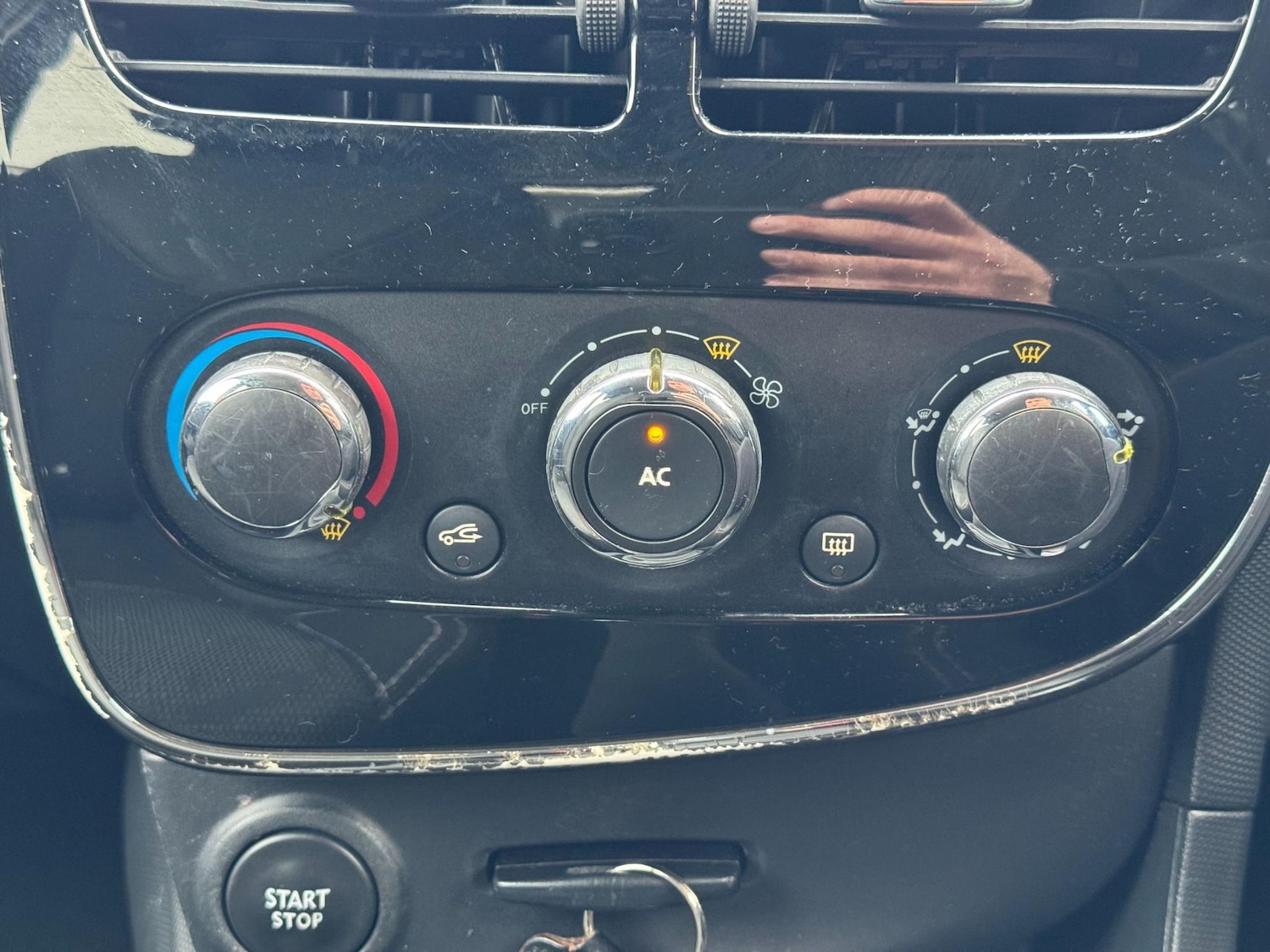 Used Renault Clio 2014 for sale - 76887879: Photo 35