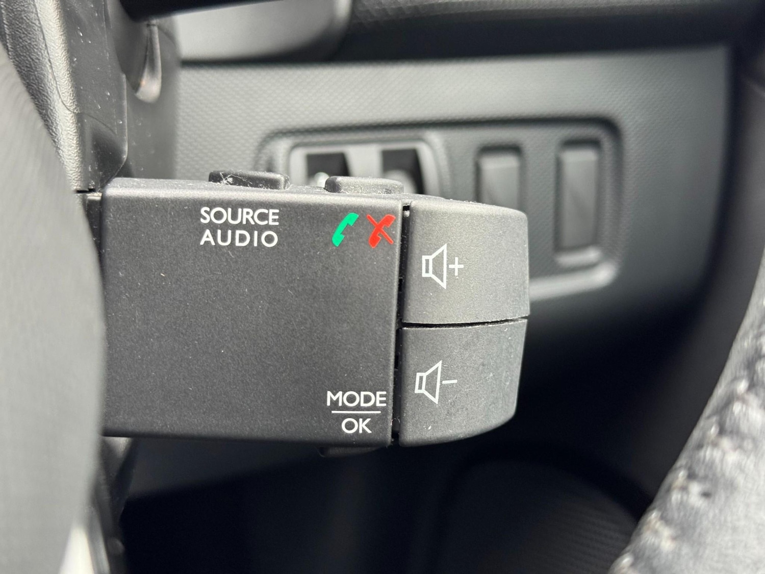 Used Renault Clio 2014 for sale - 76887879: Photo 43