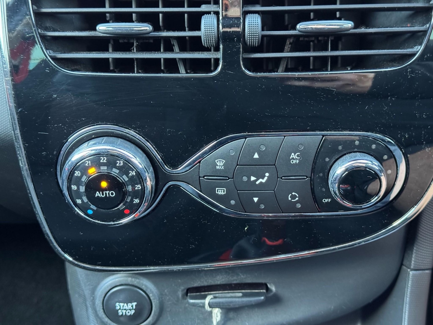 Used Renault Clio 2013 for sale - 76519812: Photo 39