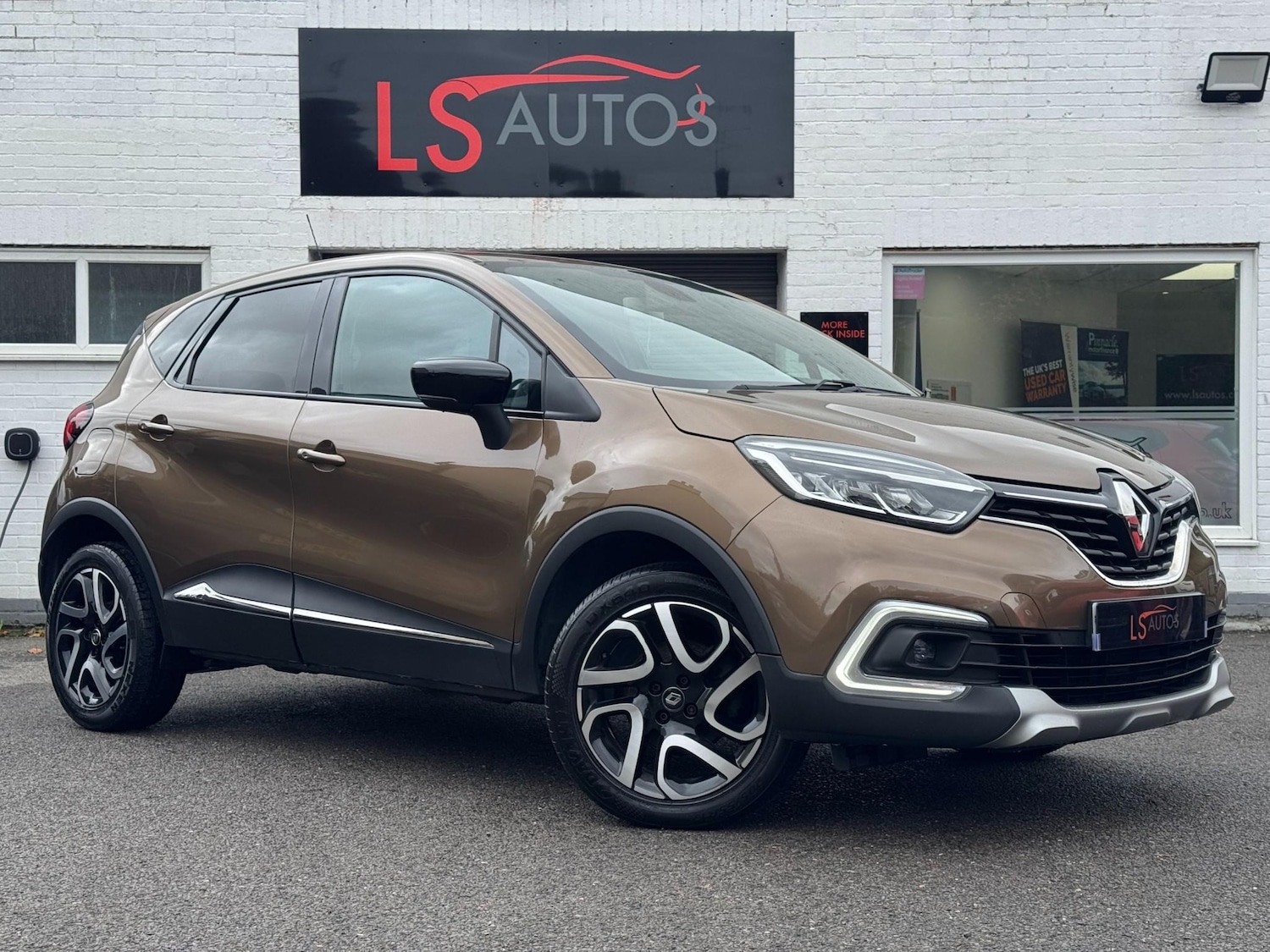 Used Renault Captur 2017 for sale - 76453166: Photo 1