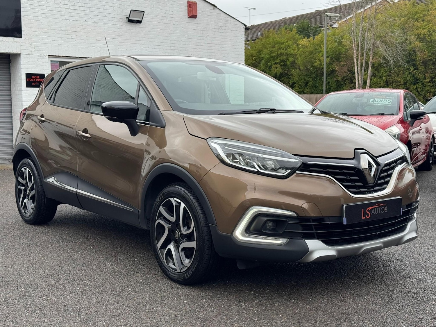 Used Renault Captur 2017 for sale - 76453166: Photo 2