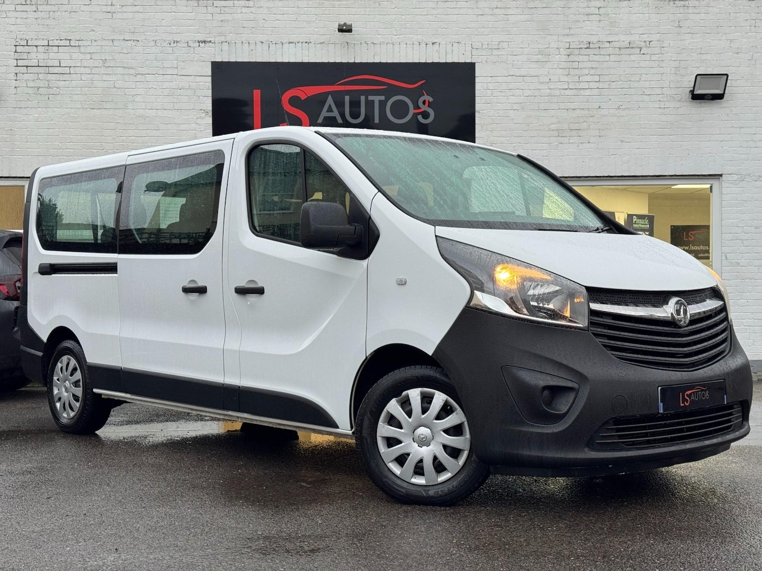 Used Vauxhall Vivaro 2016 for sale - 77275619: Photo 1