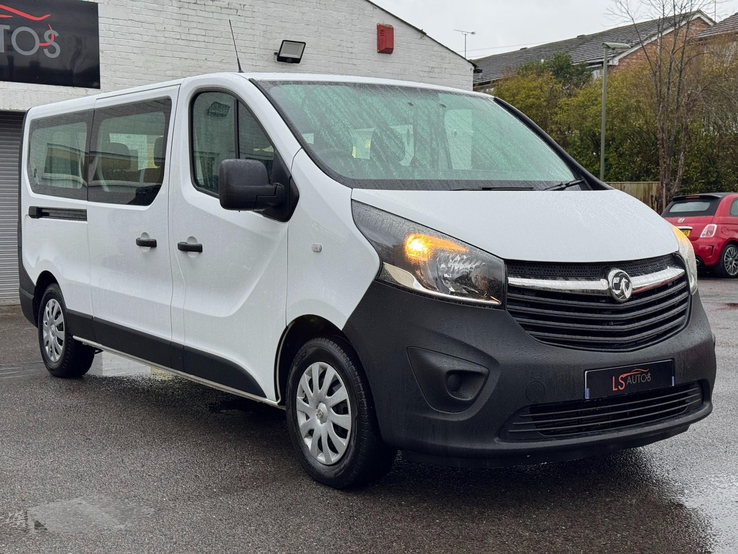 Used Vauxhall Vivaro 2016 for sale - 77275619: Photo 2