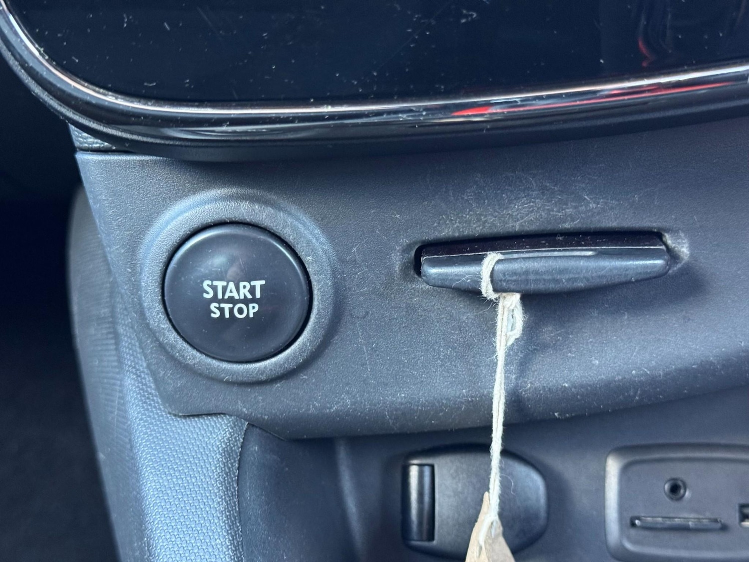 Used Renault Clio 2013 for sale - 76697304: Photo 40