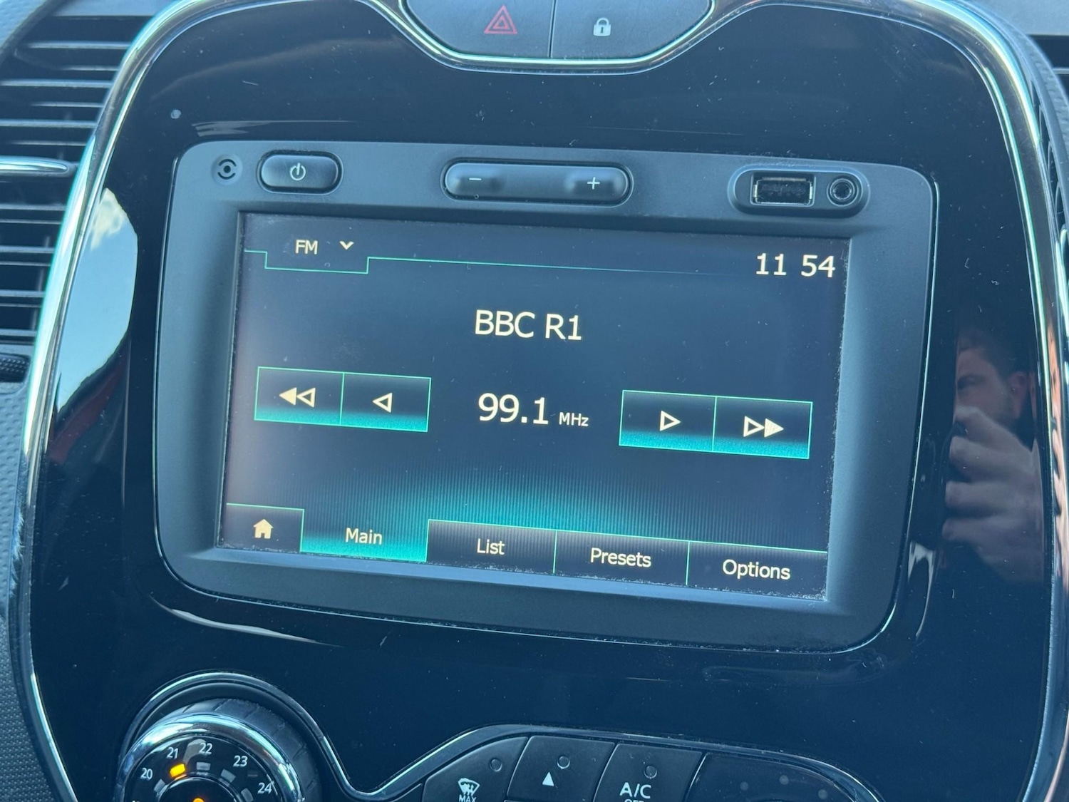 Used Renault Captur 2015 for sale - 76312695: Photo 28