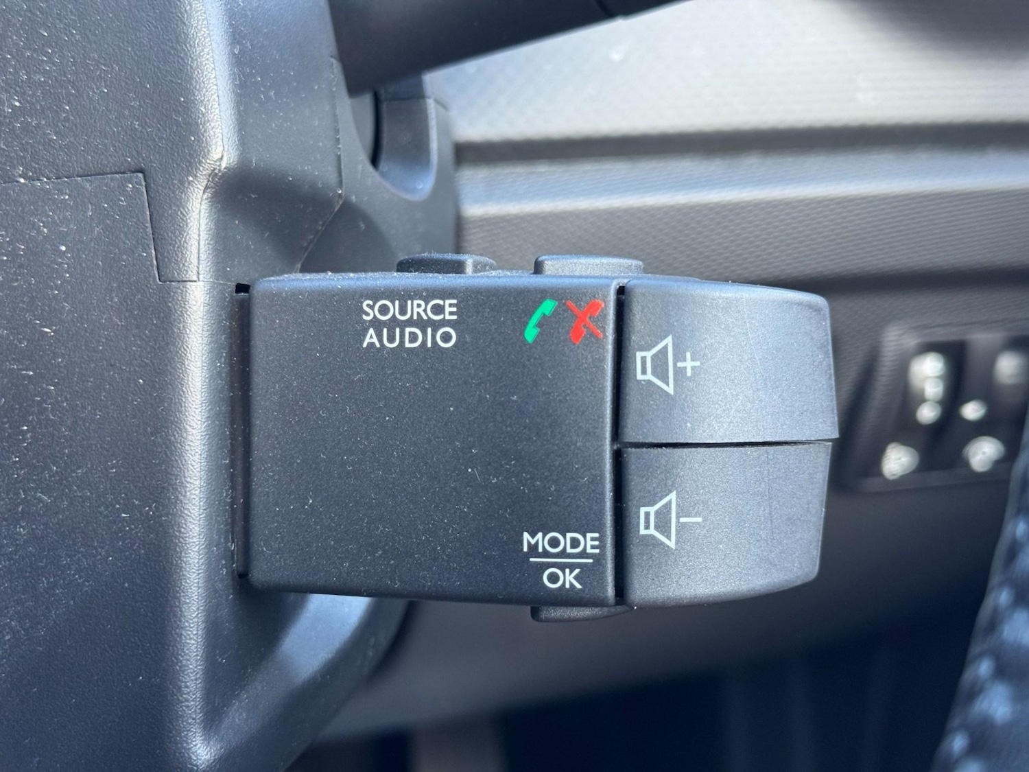 Used Renault Captur 2015 for sale - 76312695: Photo 45