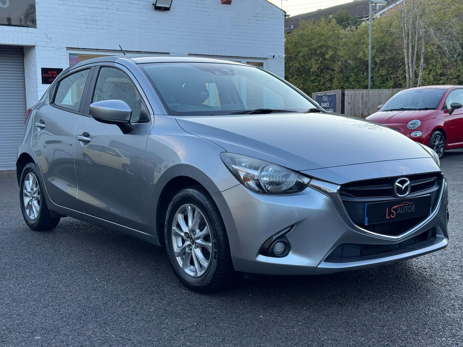 Used Mazda Mazda2 2016 for sale - 76783164: Photo 2