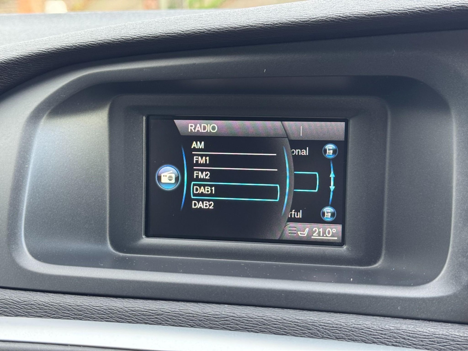 Used Volvo V40 2015 for sale - 76922545: Photo 26