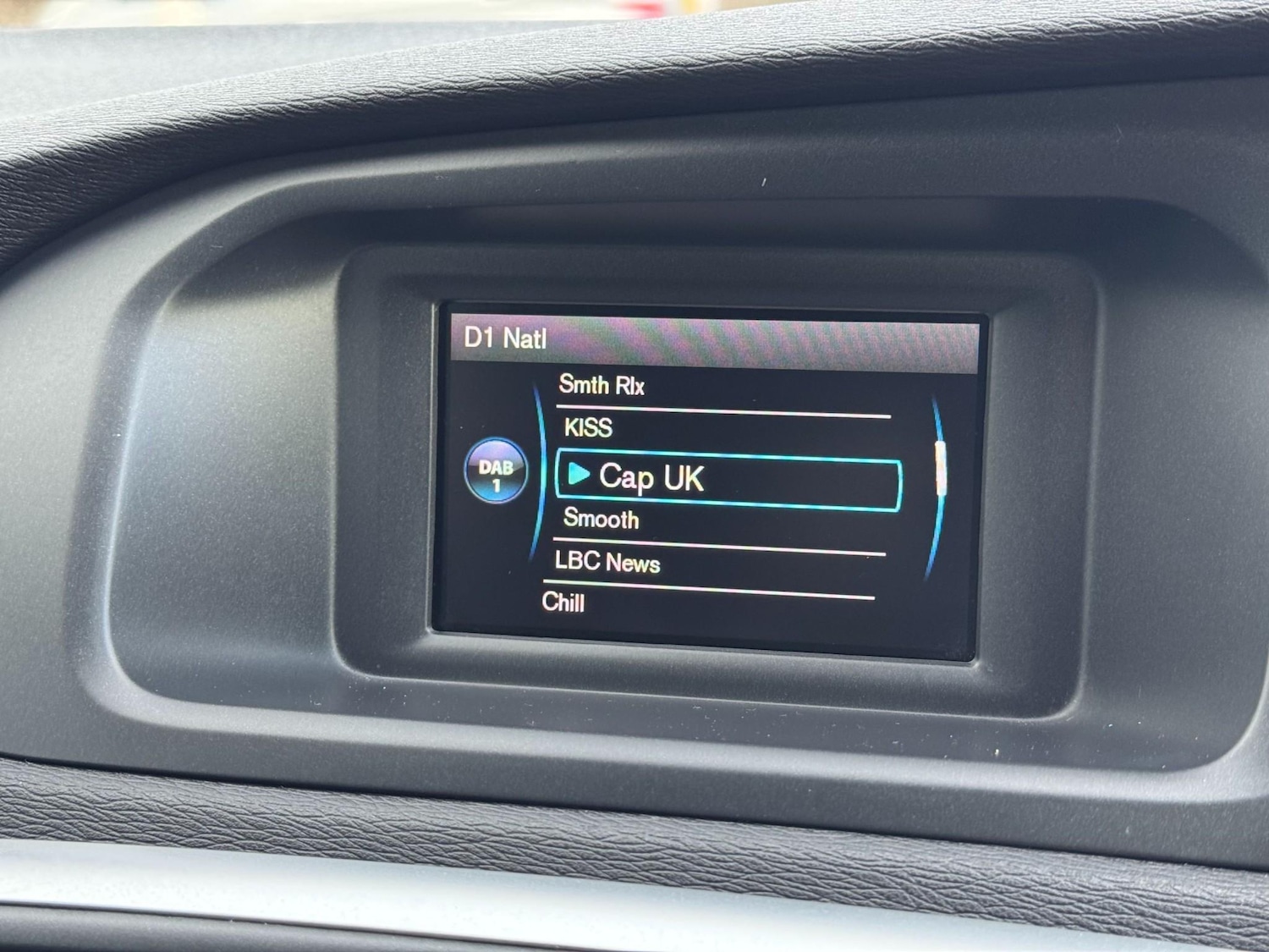 Used Volvo V40 2015 for sale - 76922545: Photo 27