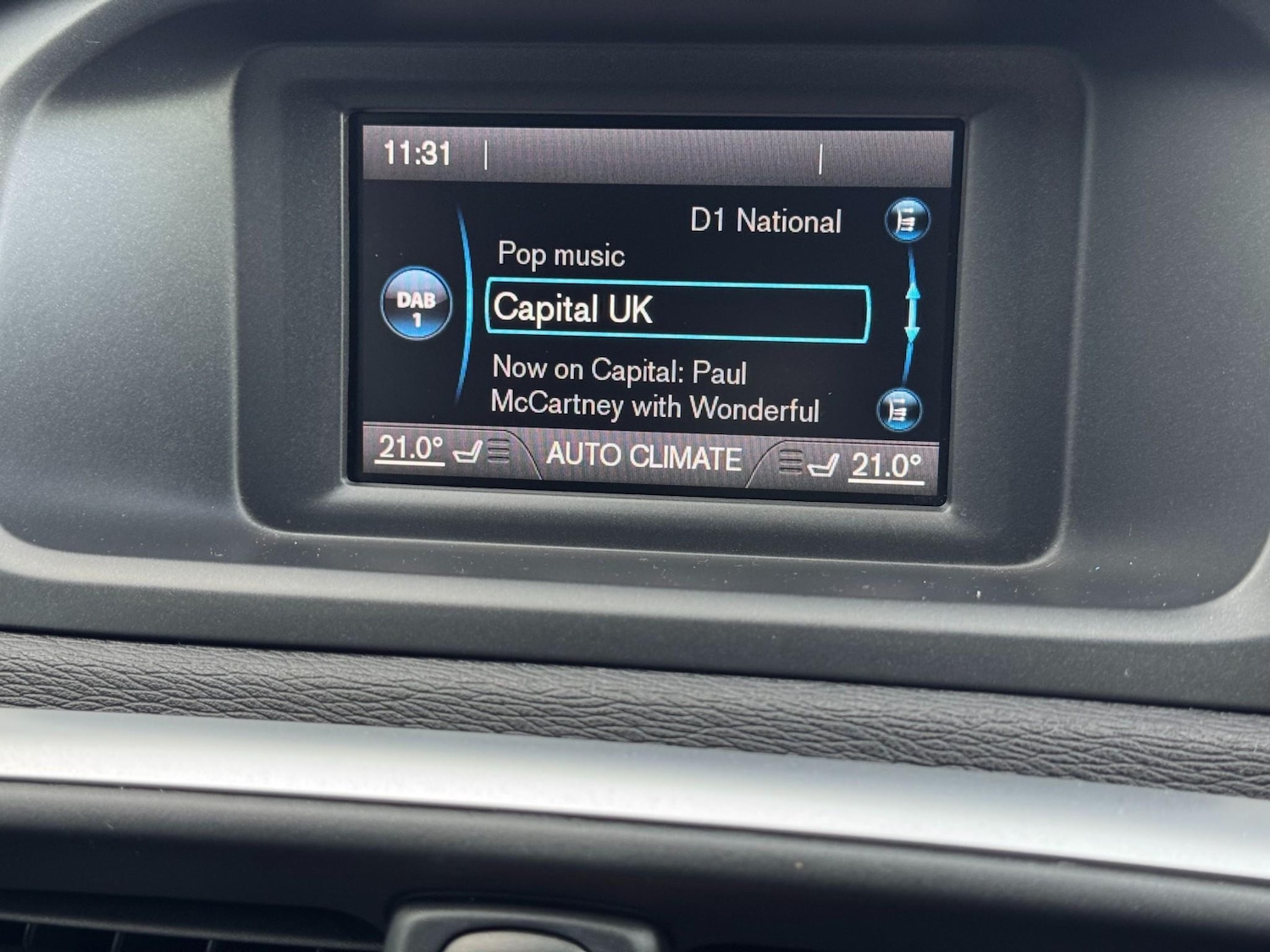 Used Volvo V40 2015 for sale - 76922545: Photo 34