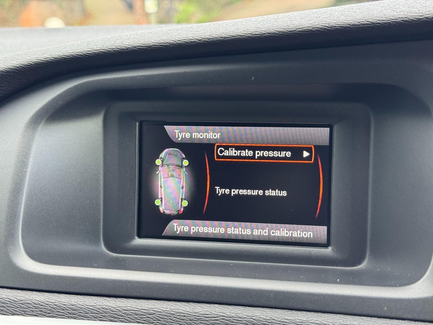 Used Volvo V40 2015 for sale - 76922545: Photo 37