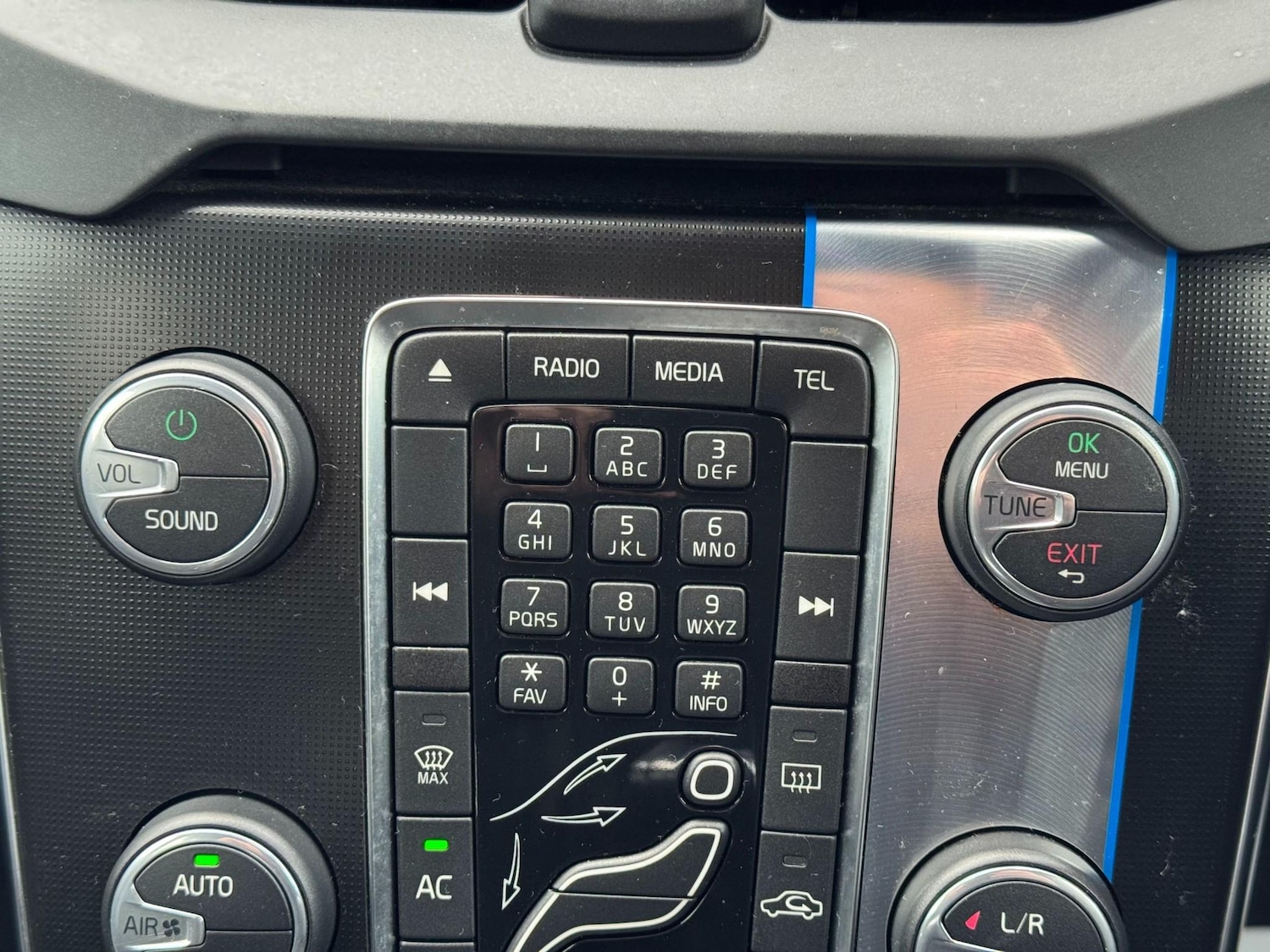 Used Volvo V40 2015 for sale - 76922545: Photo 39