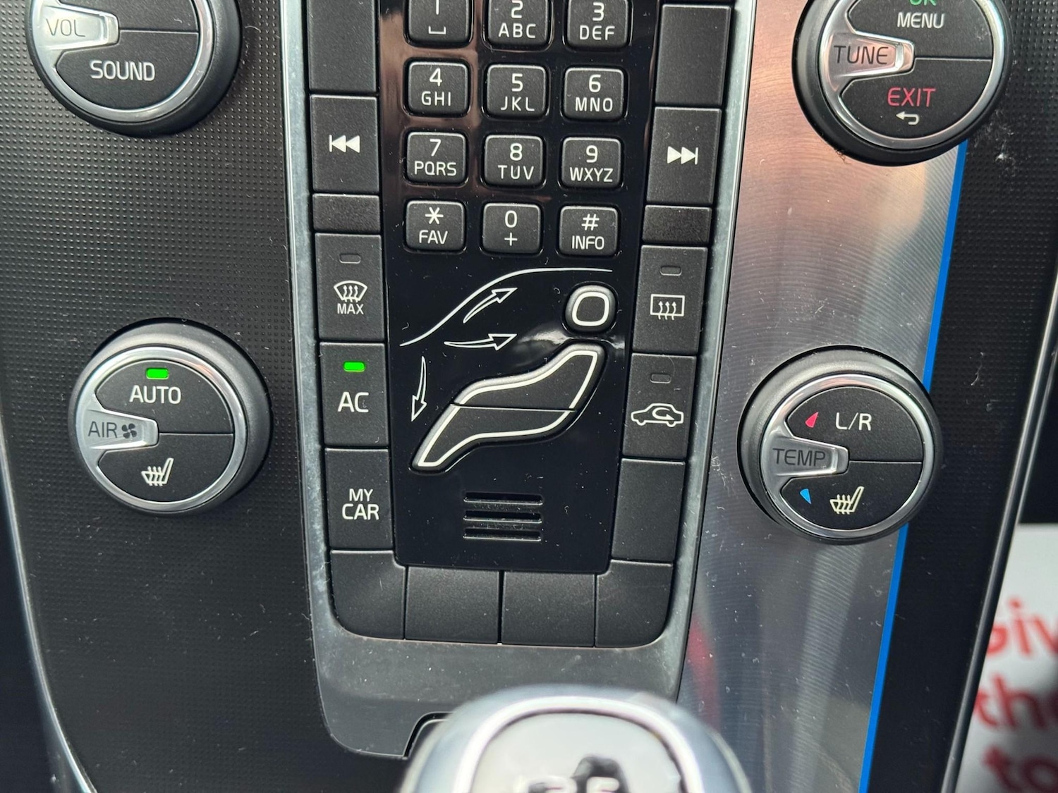 Used Volvo V40 2015 for sale - 76922545: Photo 40