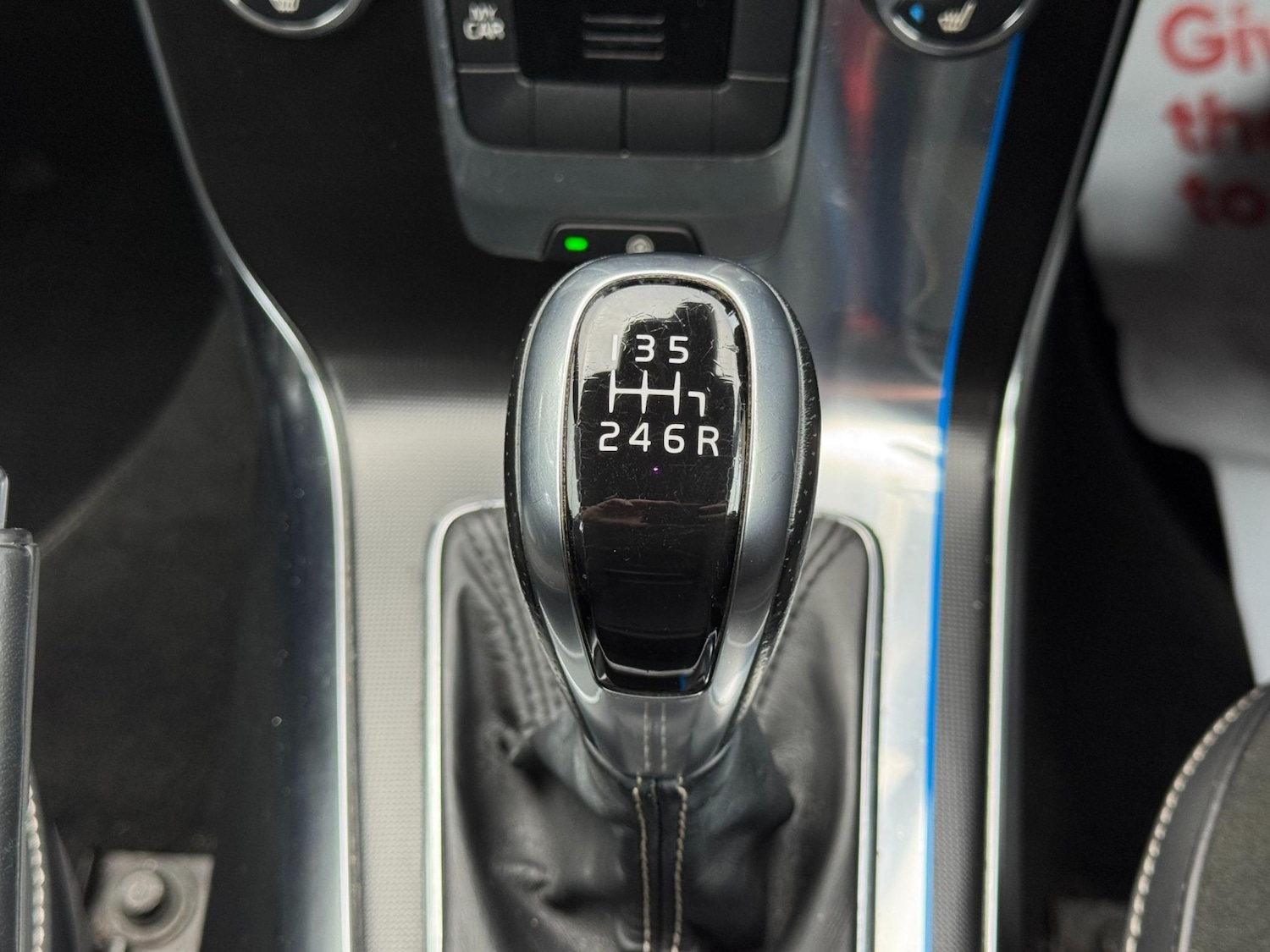 Used Volvo V40 2015 for sale - 76922545: Photo 41