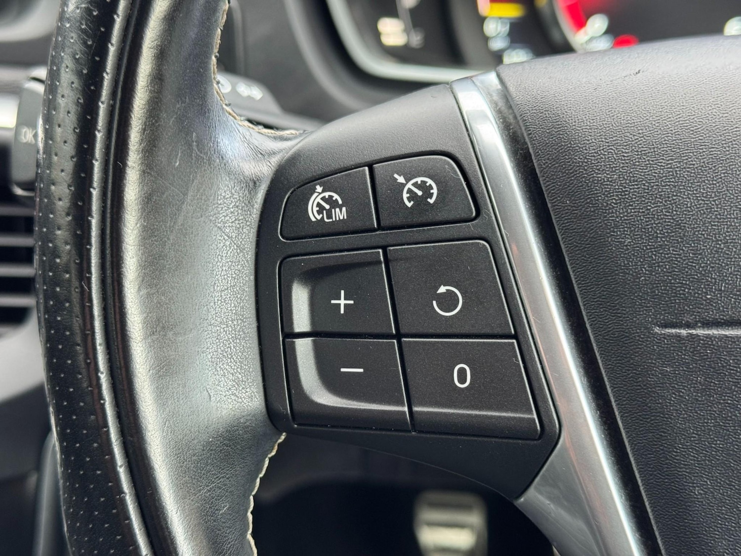 Used Volvo V40 2015 for sale - 76922545: Photo 43