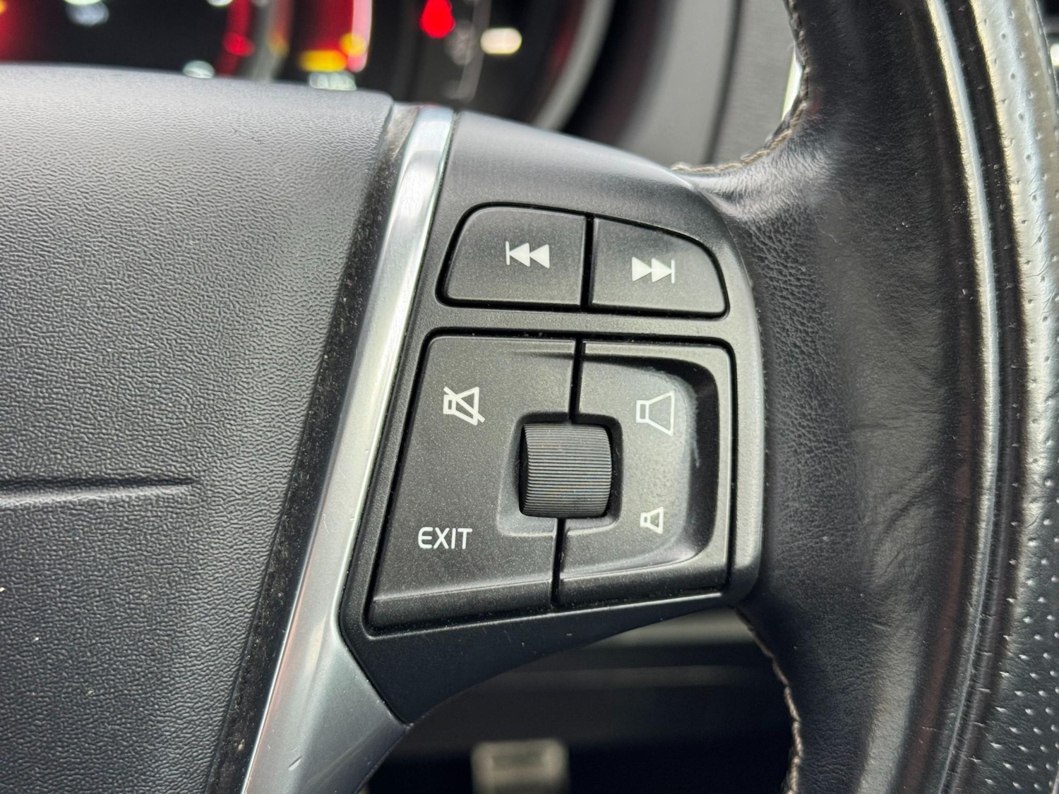 Used Volvo V40 2015 for sale - 76922545: Photo 44