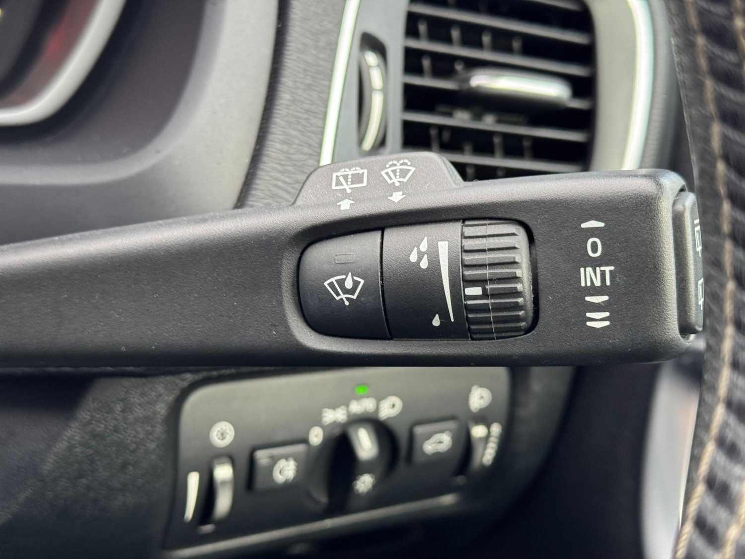 Used Volvo V40 2015 for sale - 76922545: Photo 47