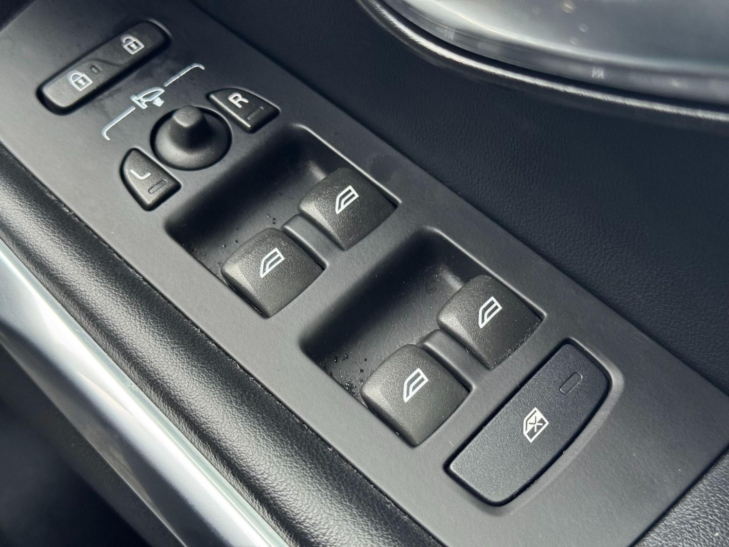 Used Volvo V40 2015 for sale - 76922545: Photo 50