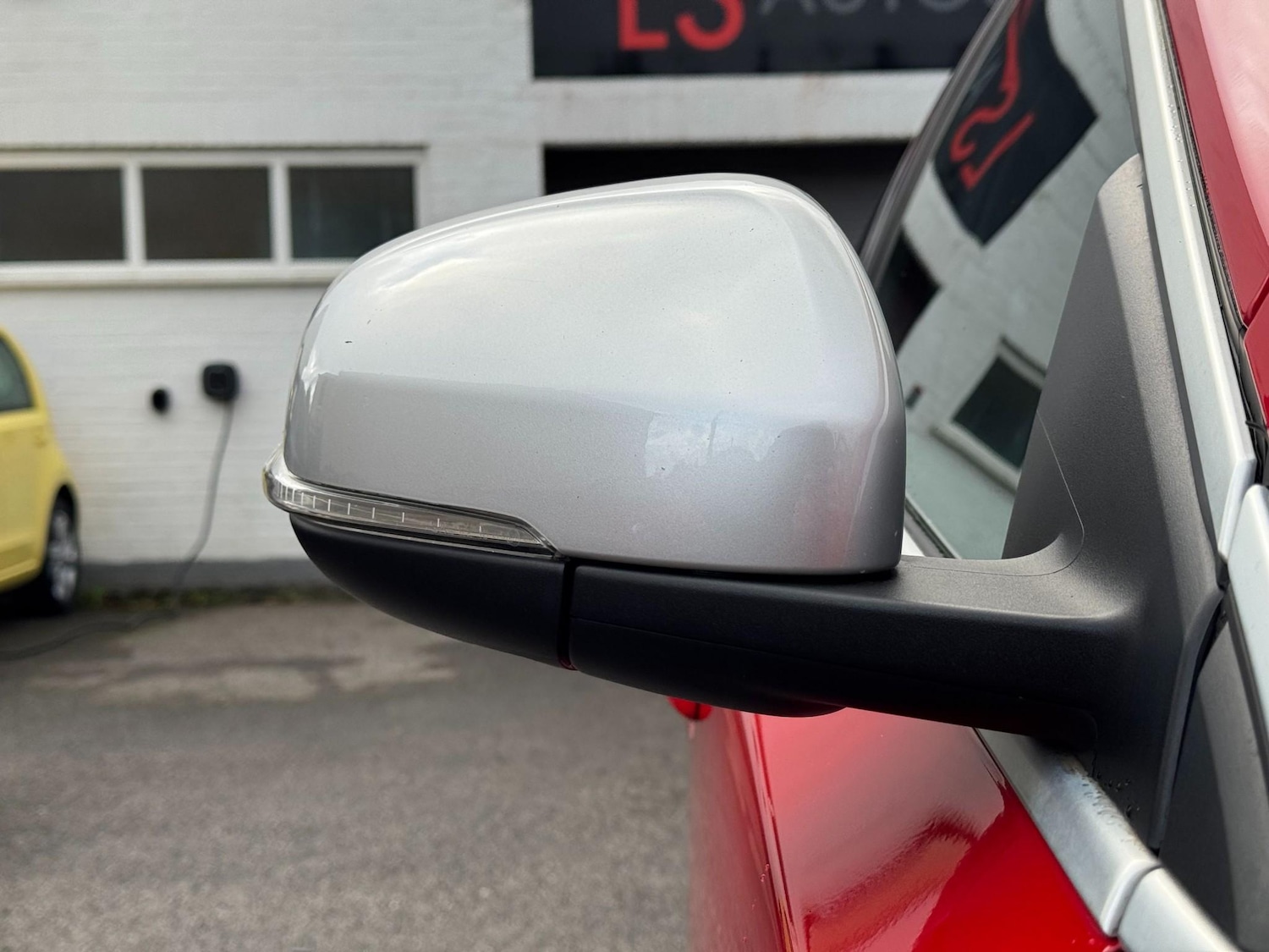 Used Volvo V40 2015 for sale - 76922545: Photo 54