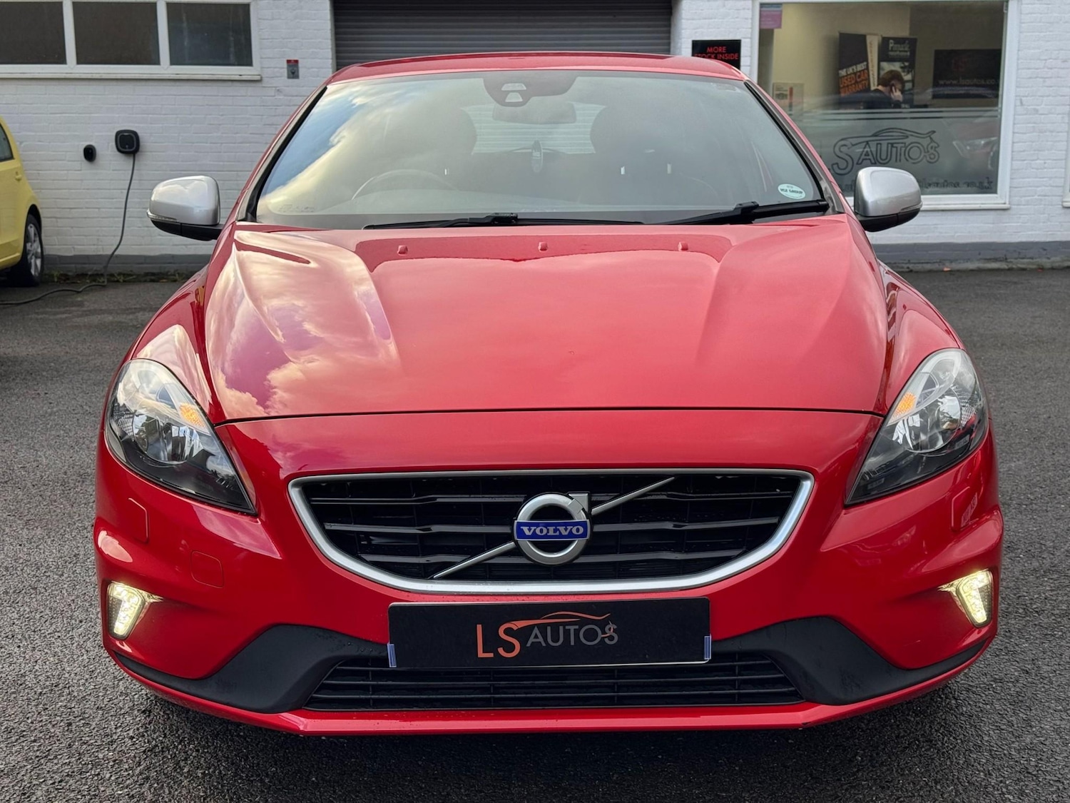 Used Volvo V40 2015 for sale - 76922545: Photo 9