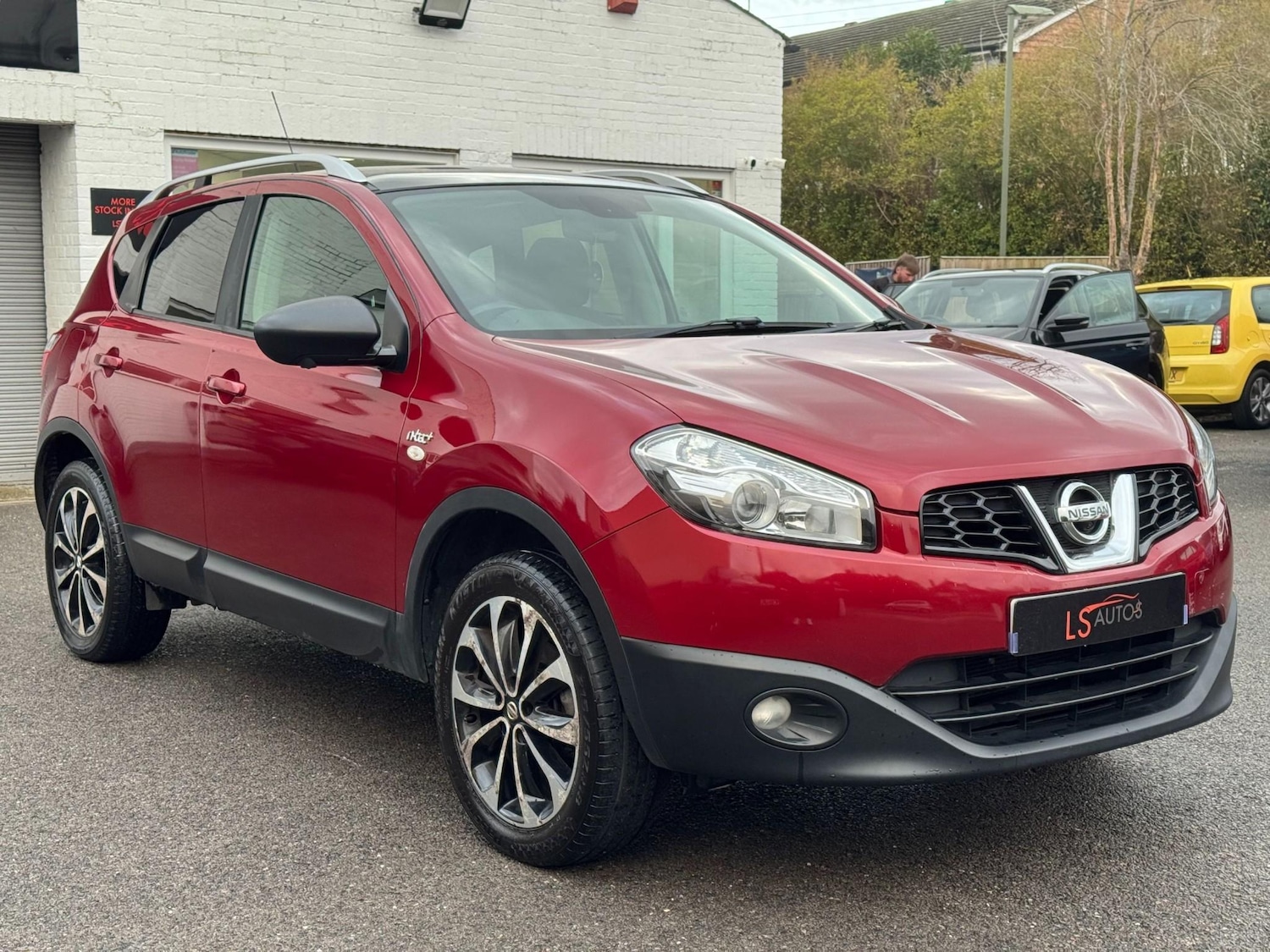 Used Nissan Qashqai 2012 for sale - 77157181: Photo 2