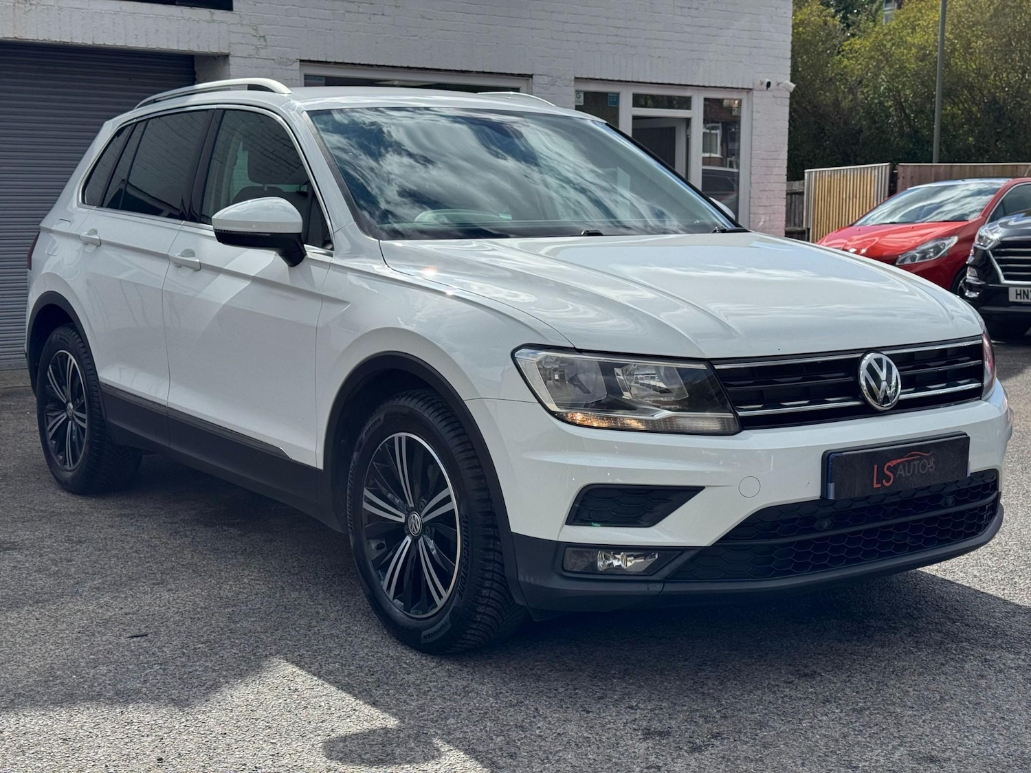Used Volkswagen Tiguan 2018 for sale - 78021114: Photo 2