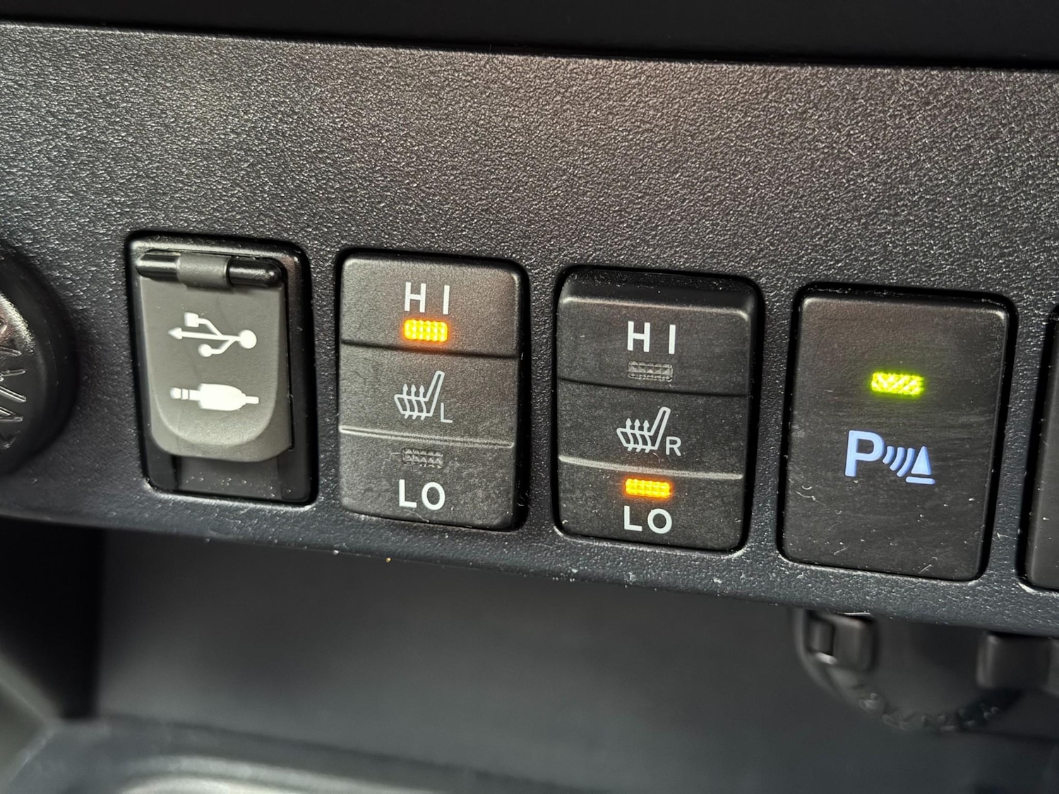 Used Toyota RAV4 2016 for sale - 77171358: Photo 40