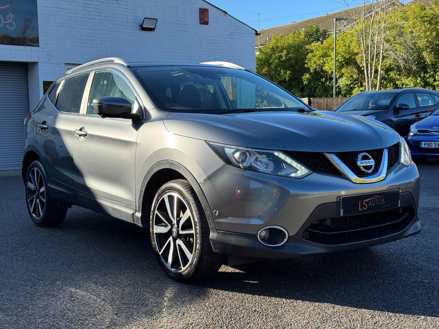 Used Nissan Qashqai 2017 for sale - 76290781: Photo 2