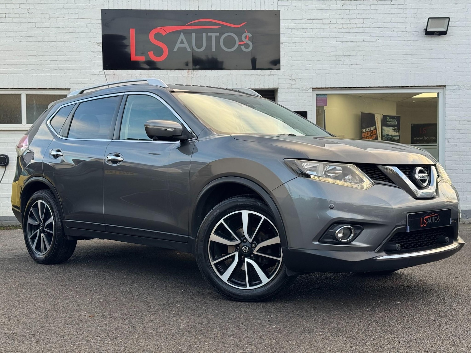 Used Nissan X-Trail 2017 for sale - 76716049: Photo 1